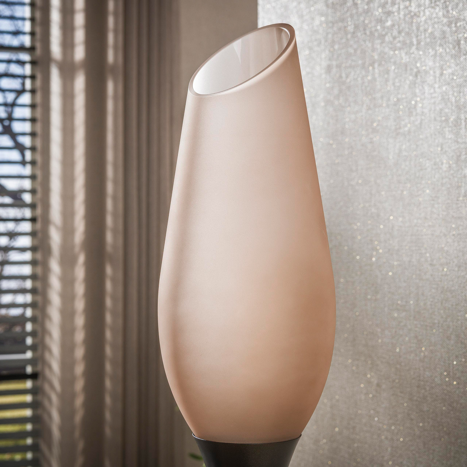 Stojací lampa Cocoon, sklo, hnědé matné, 3 žárovky, E27, 168 cm Stojací lampa Cocoon, sklo, hnědé matné, 3 žárovky, E27, 168 cm