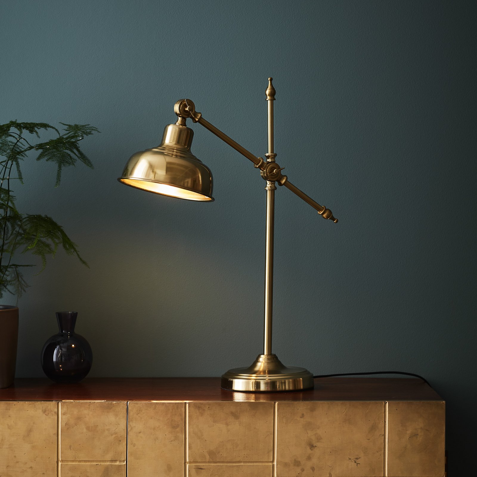 Lampe à poser Grimstad, laiton antique, fer, hauteur 56cm