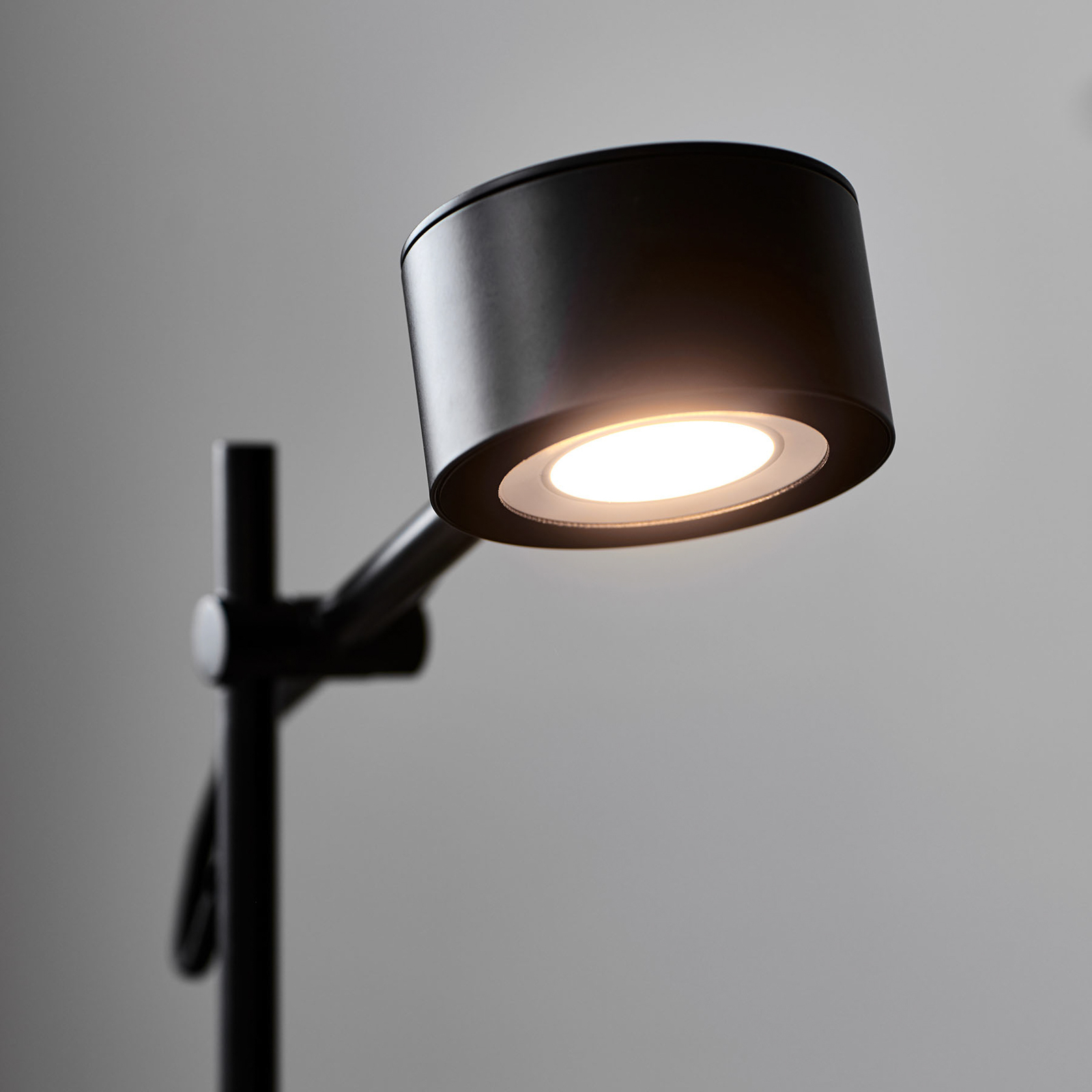 LED stolní lampa Clyde, integrovaný stmívač