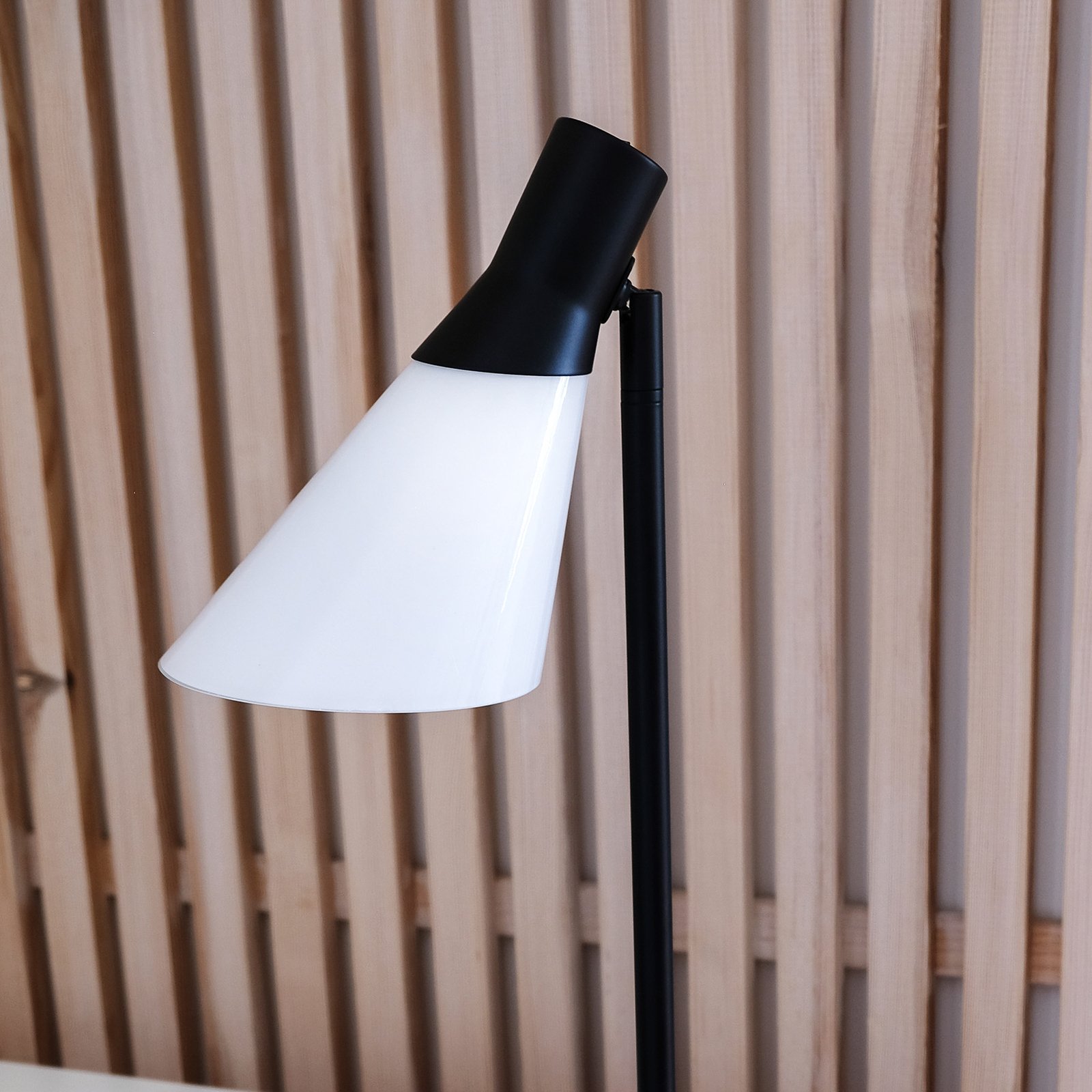 Gent Tischleuchte Matt Black/Opal - DybergLarsen