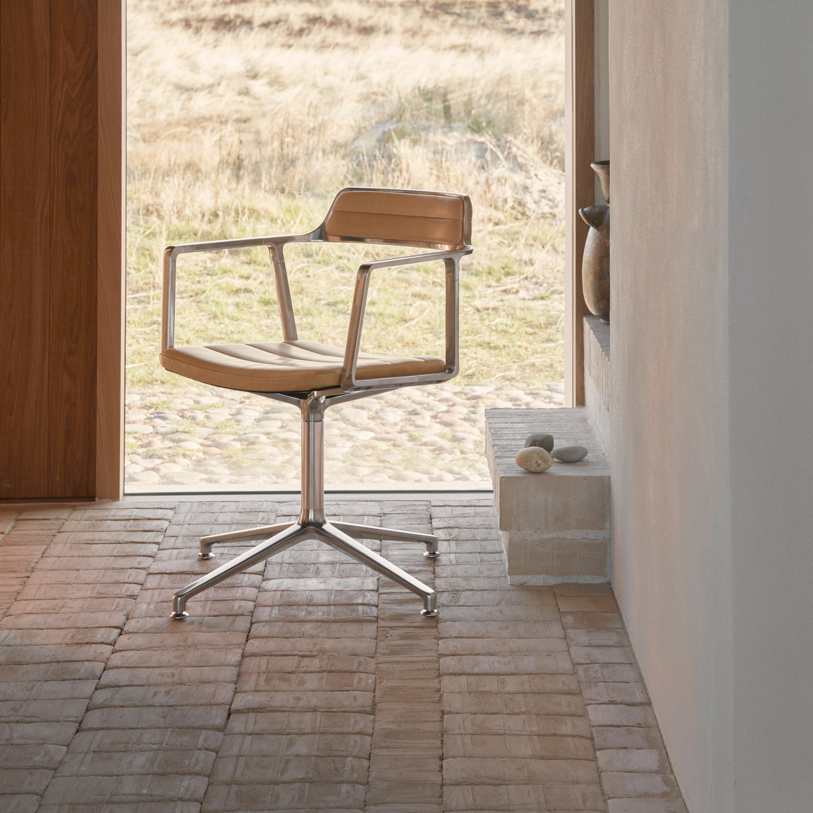 Vipp452 Swivel irodai szék, barna, bőr/alumínium – Vipp Vipp452 Swivel irodai szék, barna, bőr/alumínium – Vipp
