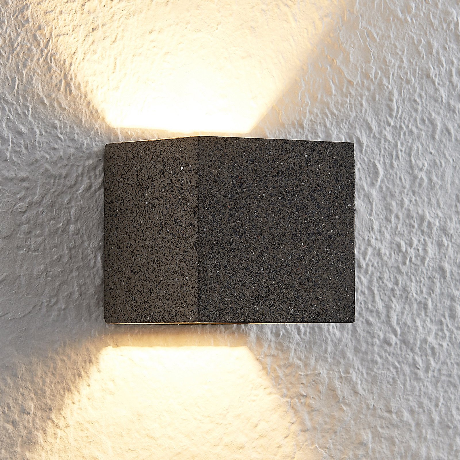 Lindby Quaso LED wandlamp, beton zwart-graniet