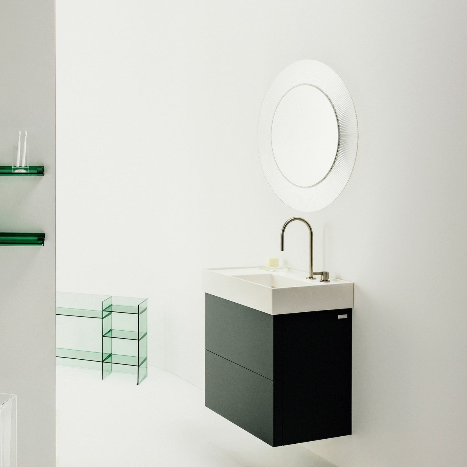 All Saints wall mirror, transparent, Ø 78 cm - Kartell