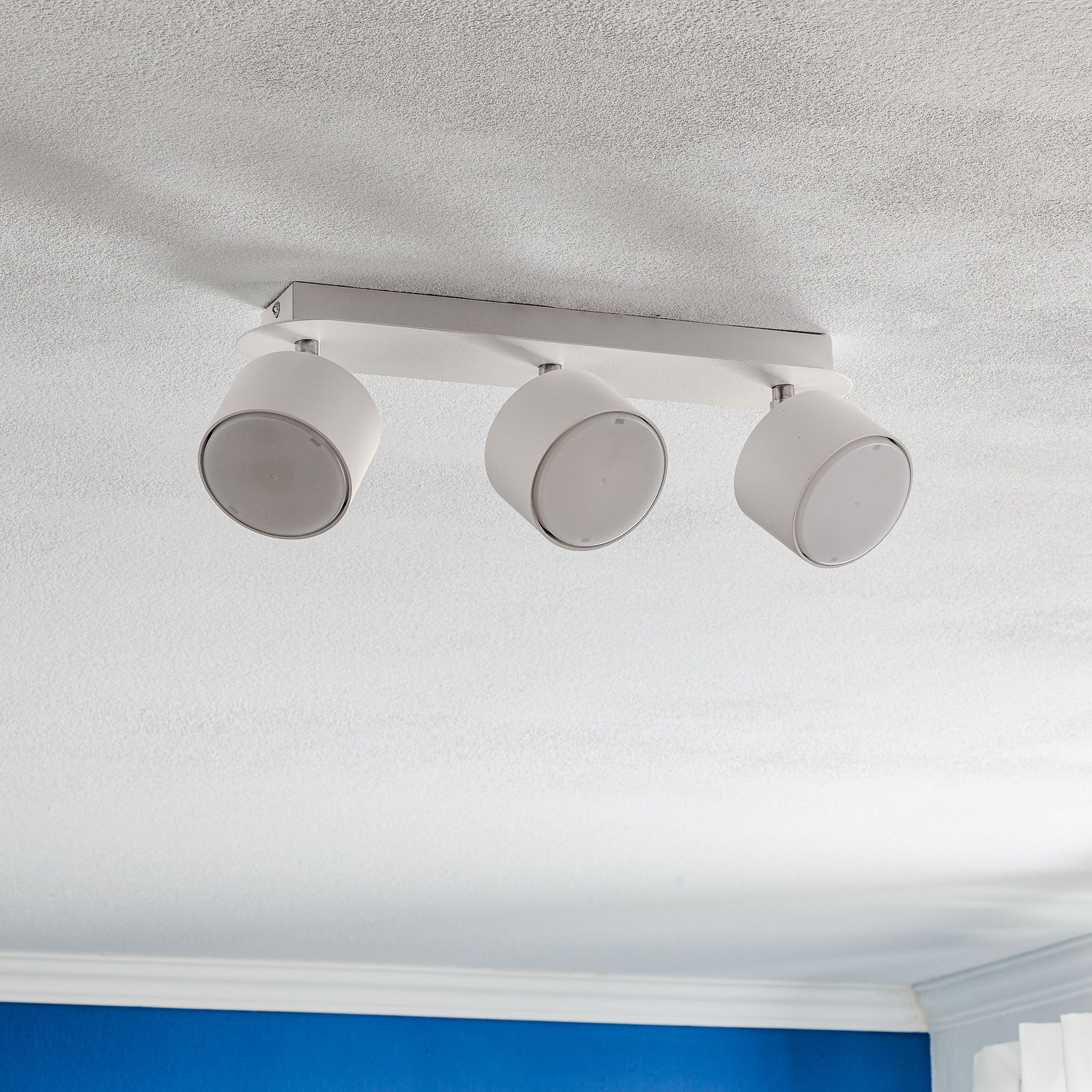 Oblačni bijeli stropni reflektor s tri žarulje