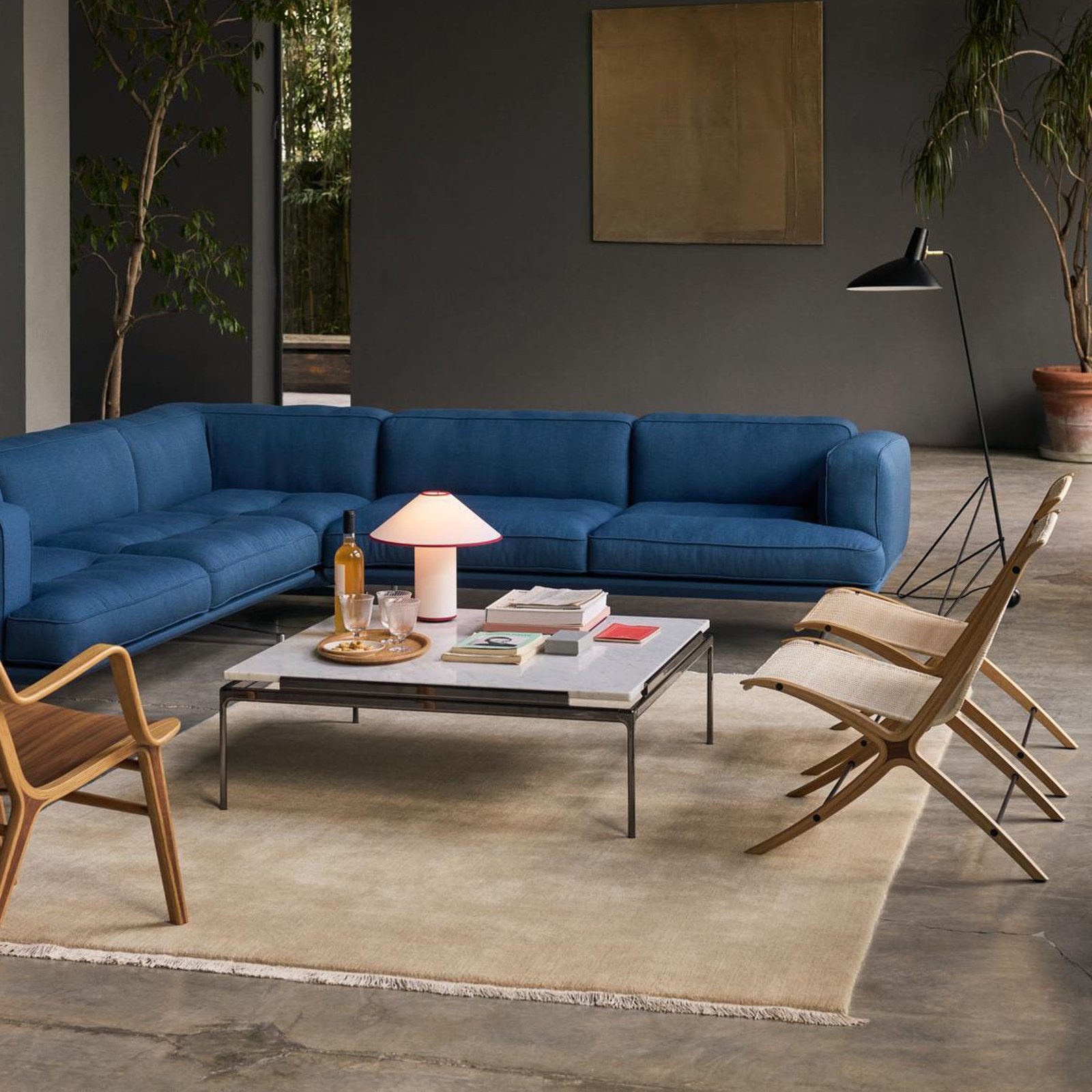 Tripod HM8 Stehleuchte Matt Black - &Tradition