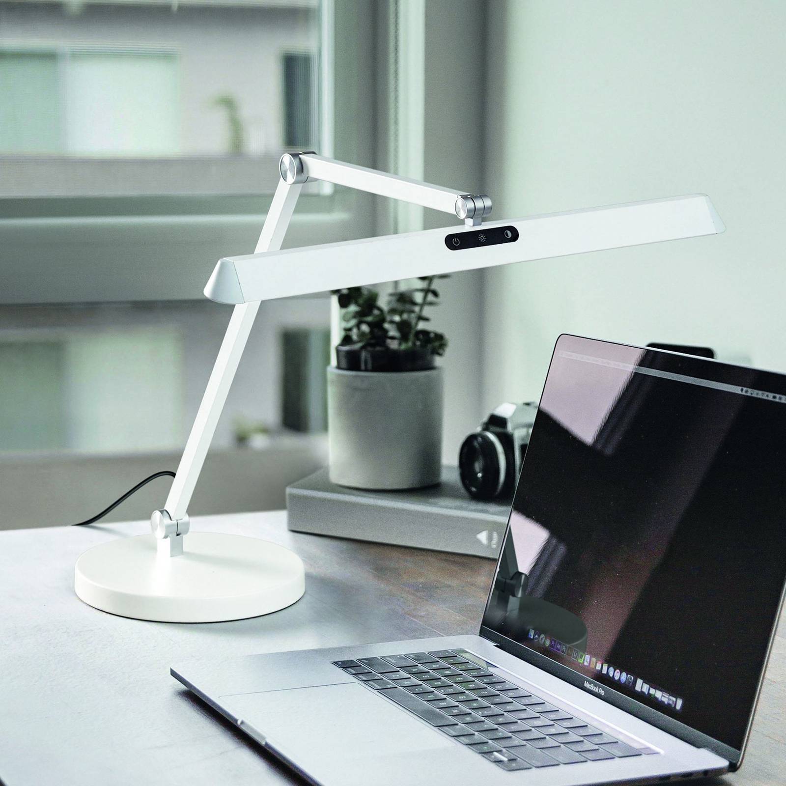 Fabas Luce Lampe de bureau LED Beba blanc CCT intensité variable