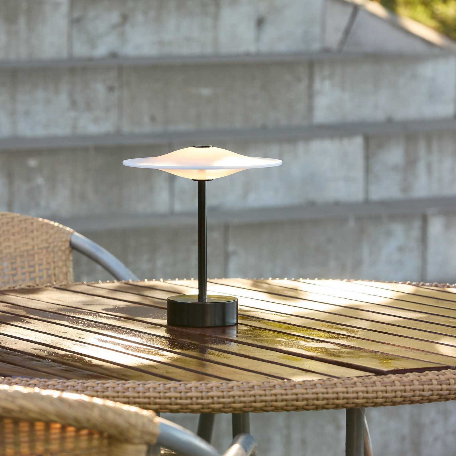 Sinus 22 bærbar LED-bordlampe, svart, IP44 – Piet Hein Sinus 22 bærbar LED-bordlampe, svart, IP44 – Piet Hein