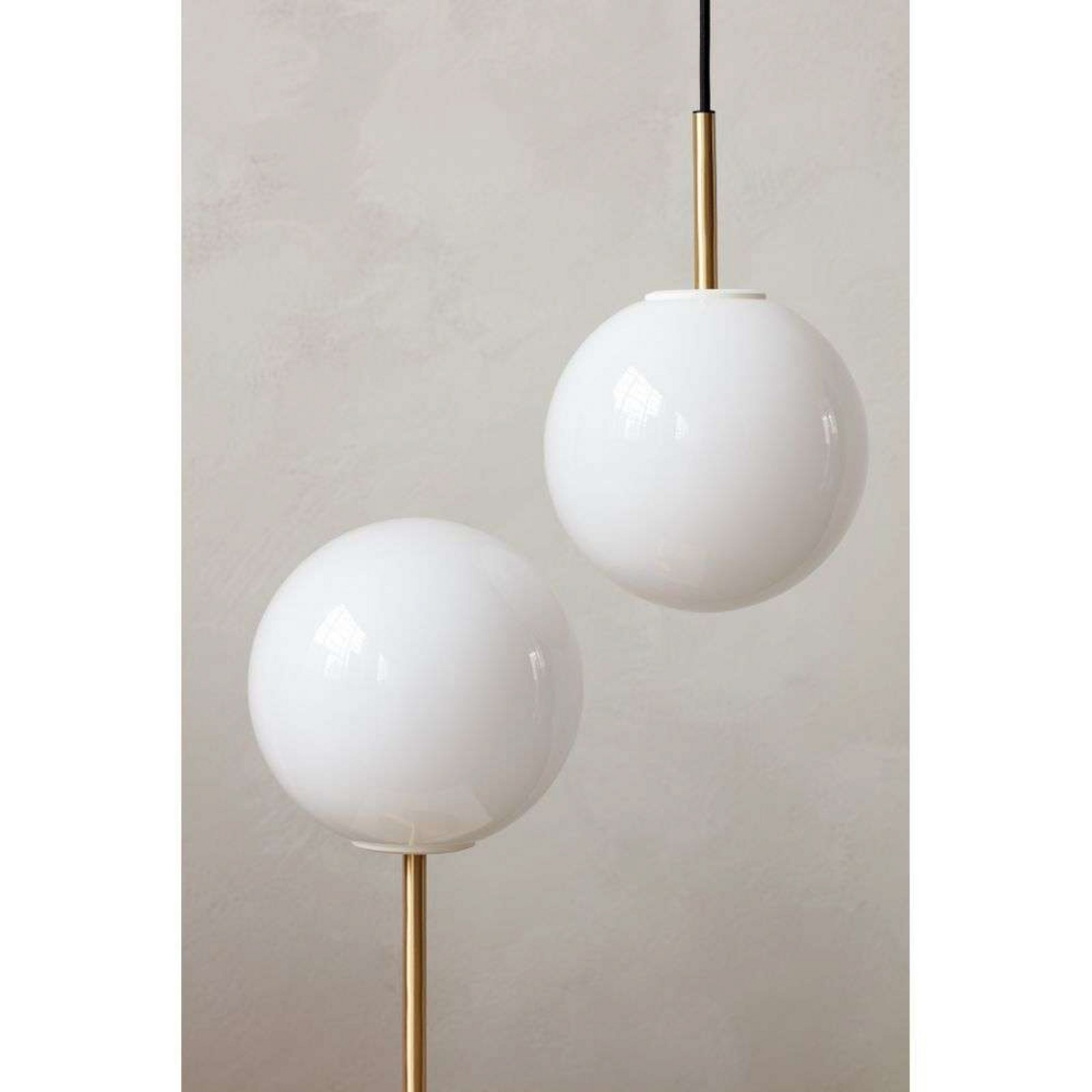 TR Bulb Lustră Pendul Brushed Brass/Matt Opal - Audo Copenhagen