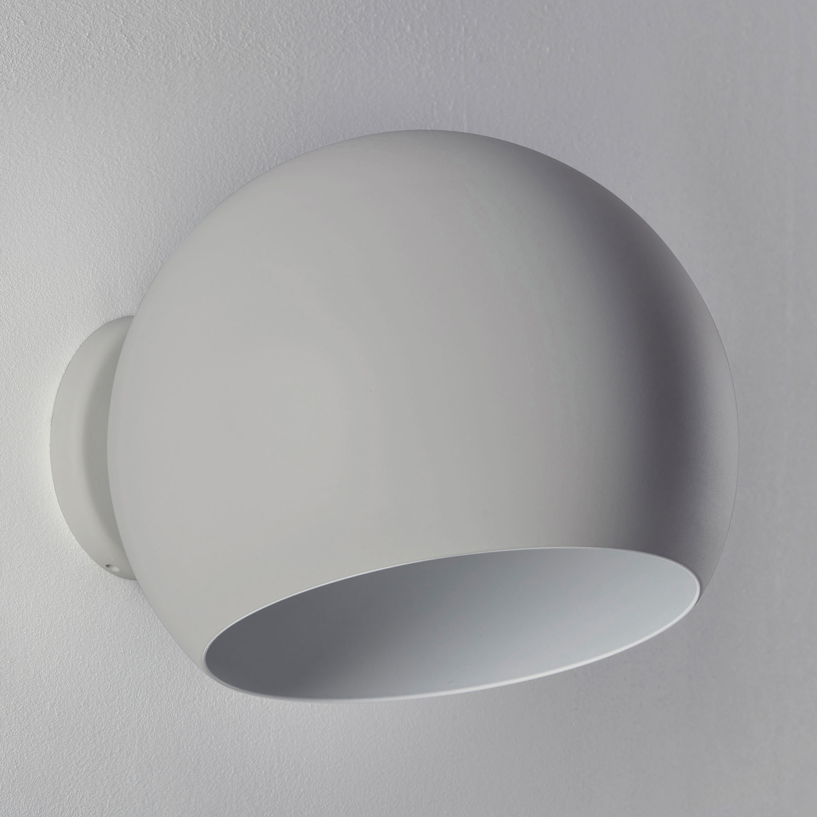 Nyta Tilt Globe Wall Short Wandlampe