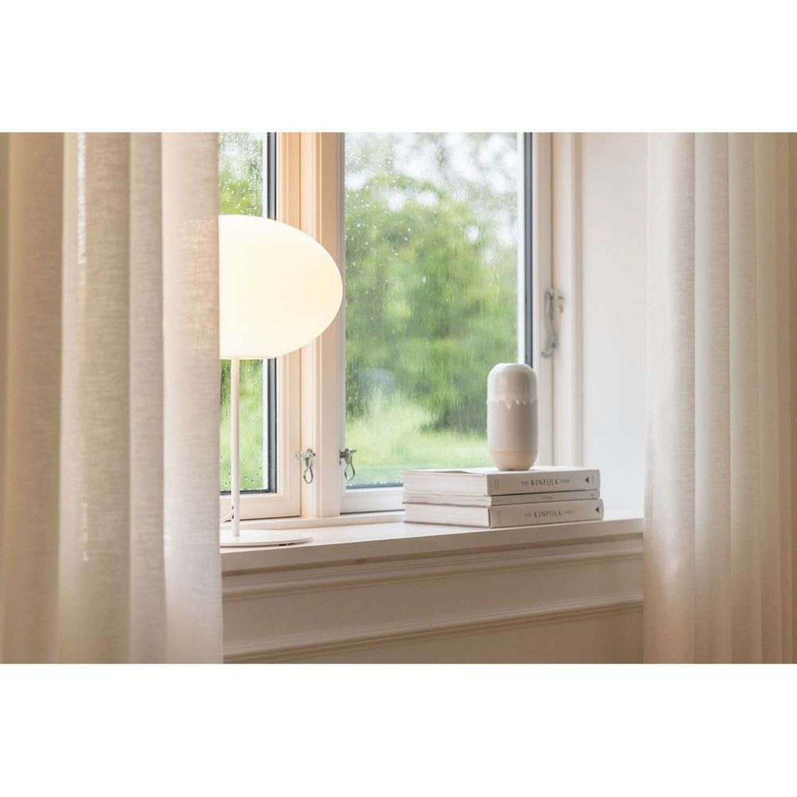 Eggy Pin Lampă de Masă Ø32 Opal White/White Lacquered - CPH Lighting