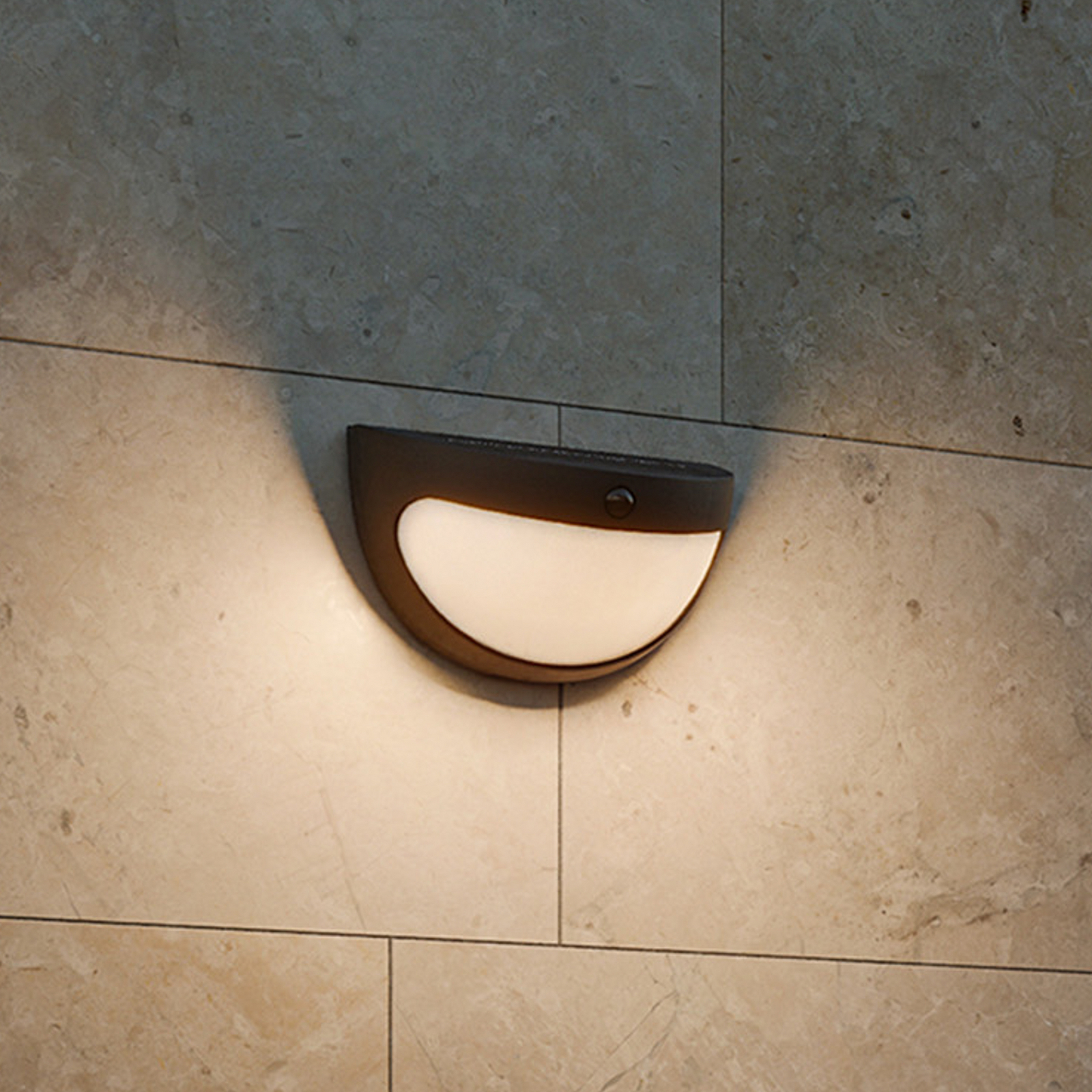 Lampada da parete solare a LED Philips Swyn, nera, con sensore, IP44