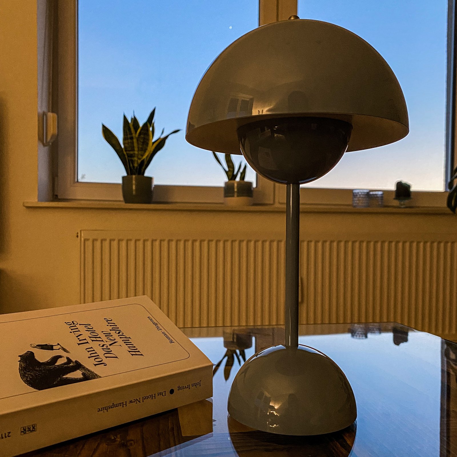 &Tradition Lampe de table LED rechargeable Flowerpot VP9, bleu pierre
