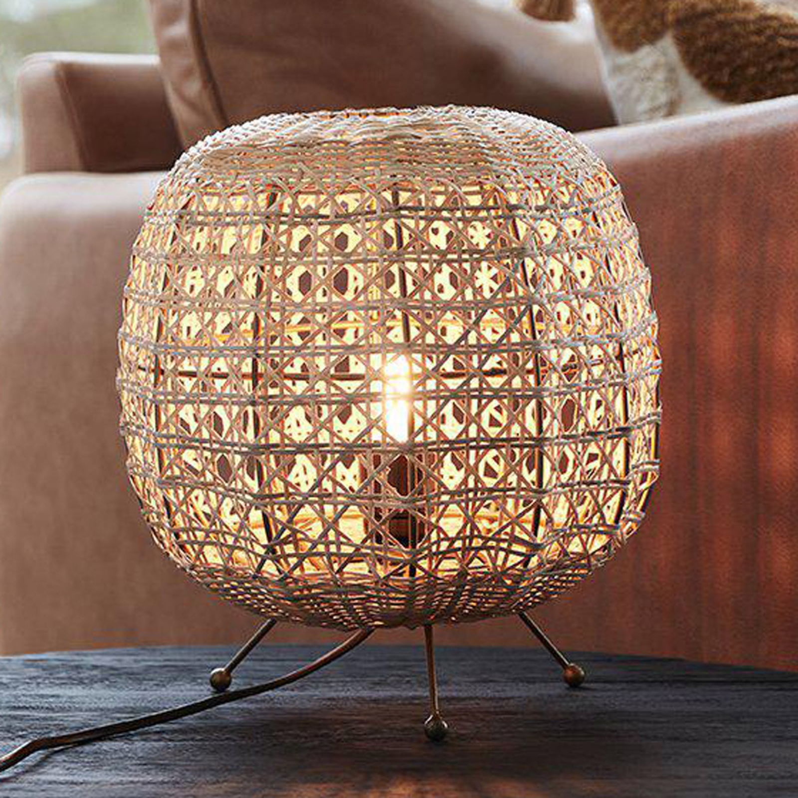 PR Home Wickham table lamp made of rattan