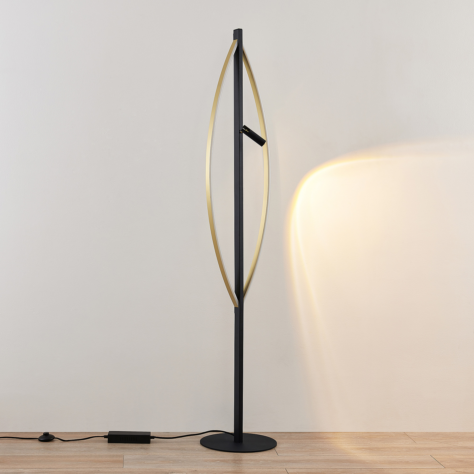 Lucande Matwei LED stojací lampa, ovál, mosaz