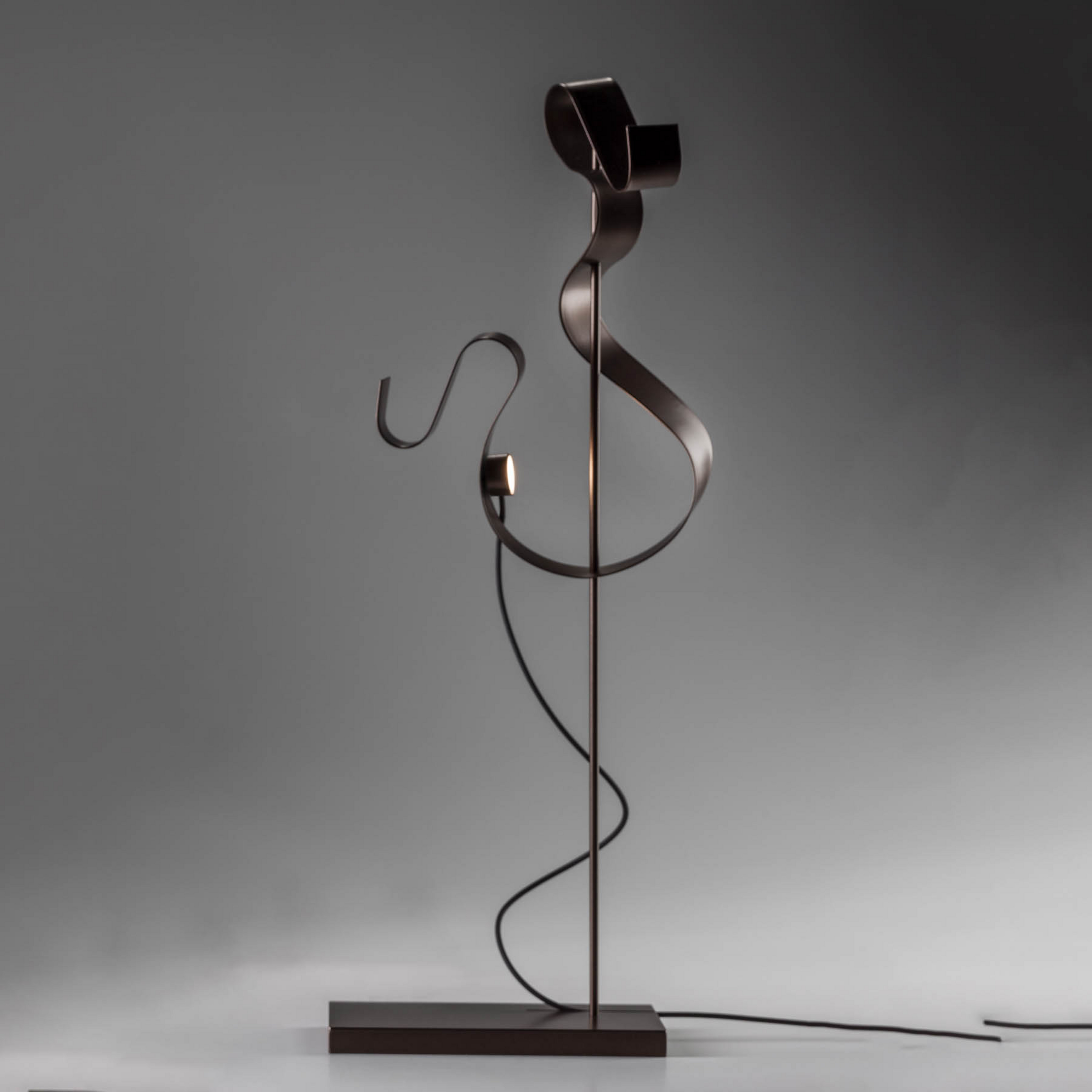 Knikerboker Curve lampada LED da tavolo, caffé