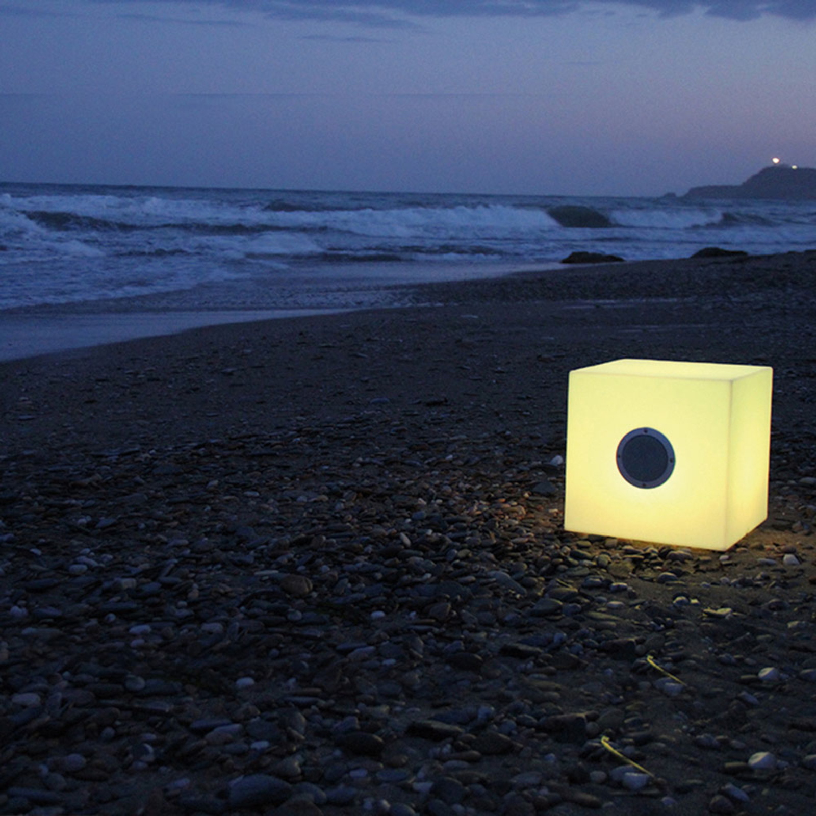 Newgarden Cuby Play Cube LED Batterie 43 x 43 cm