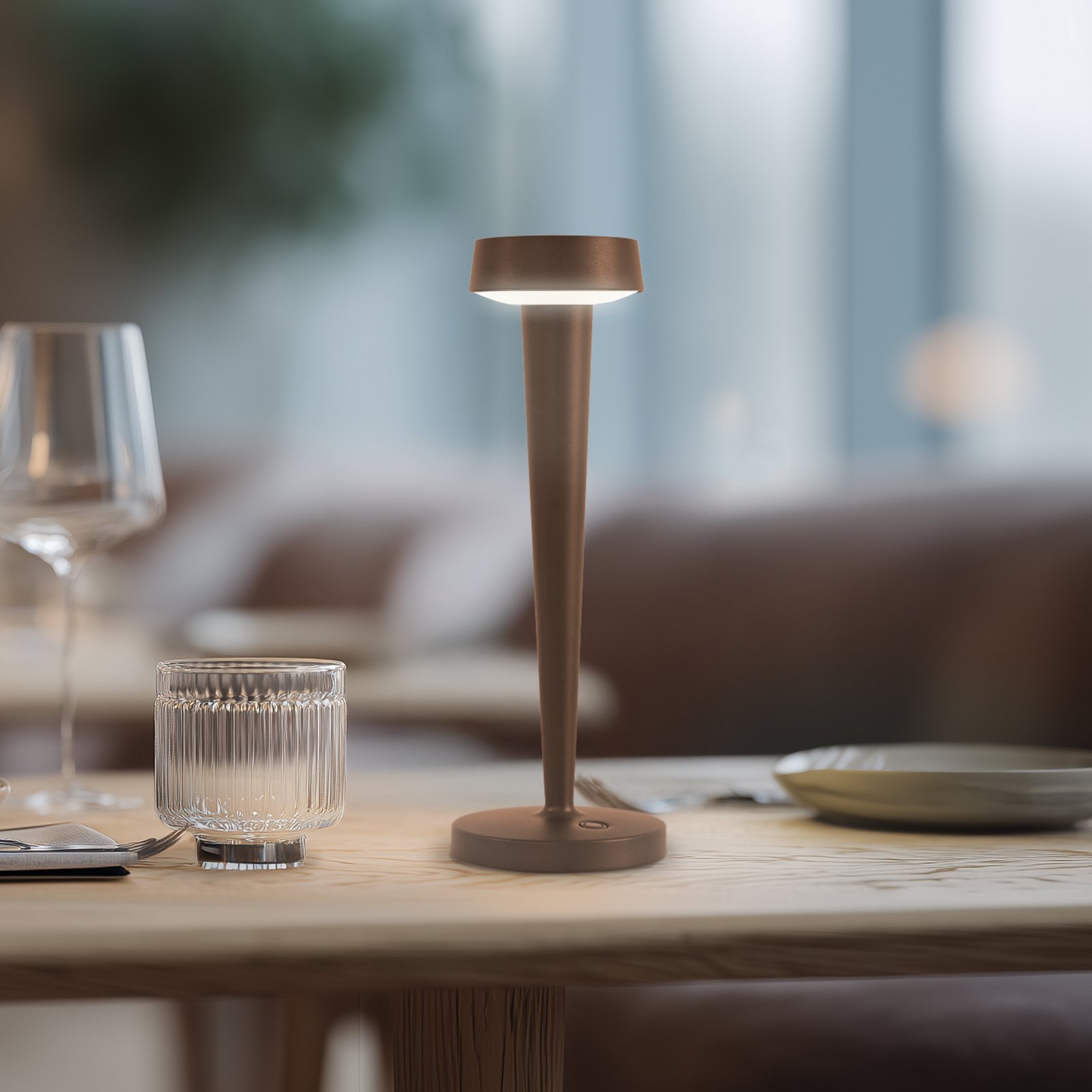 Lucande Candelabro LED recargable Lea, jarrón, marrón oscuro, 28 cm