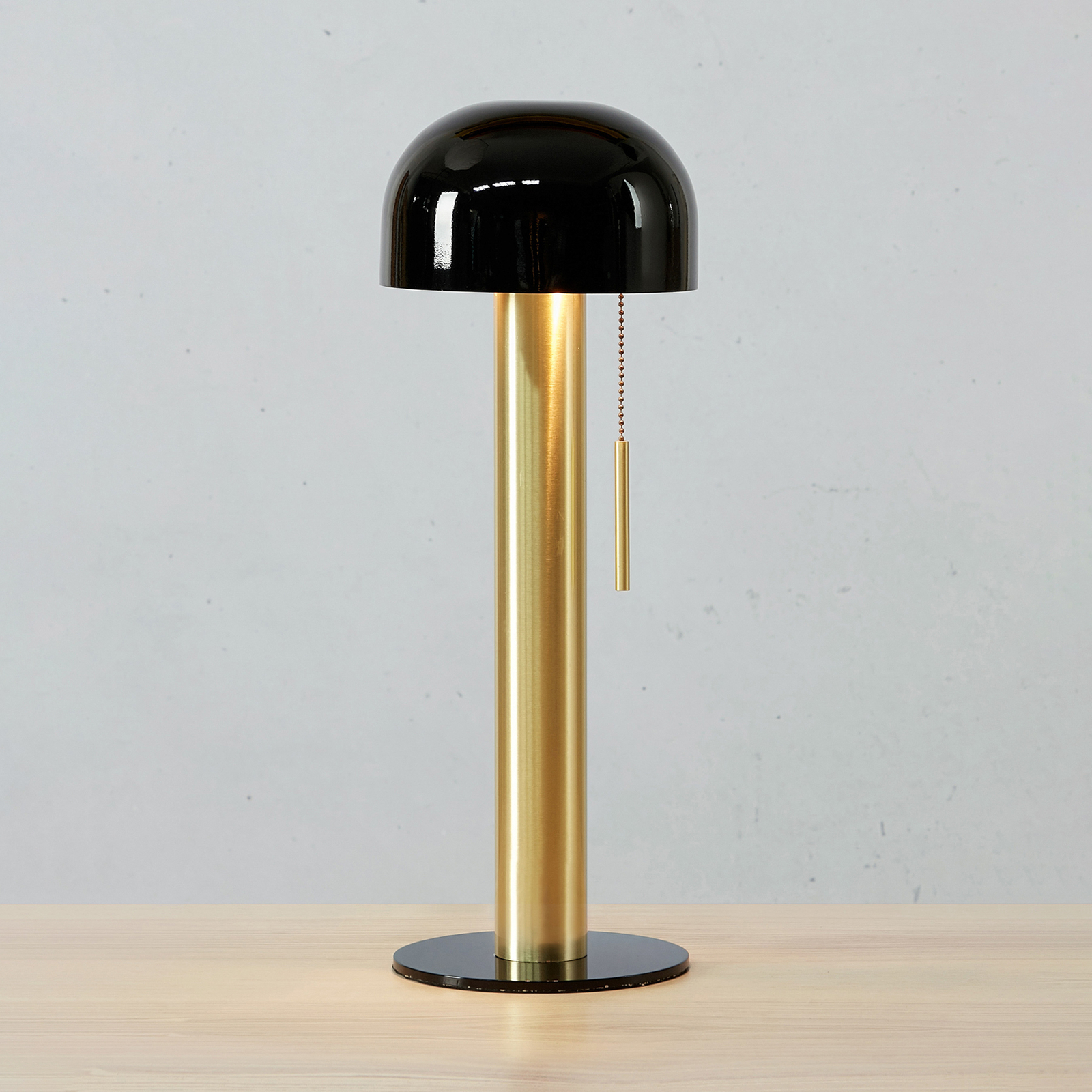 Lámpara de mesa Costa de metal, negro/latón