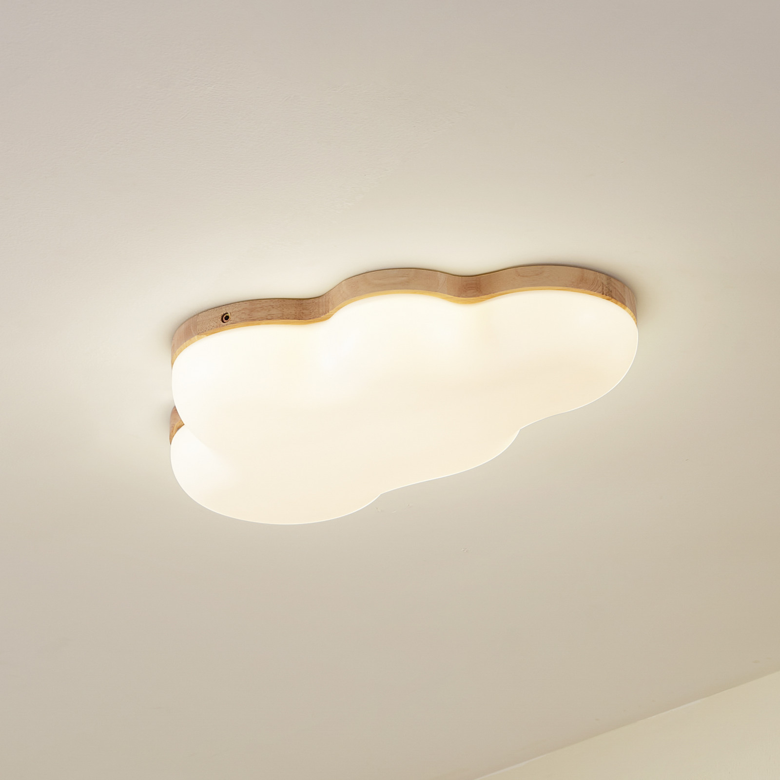 Lindby plafonieră LED Pilvi plastic nor 50 cm - Camera de zi / sufragerie - modern - lemn alb deschis la culoare