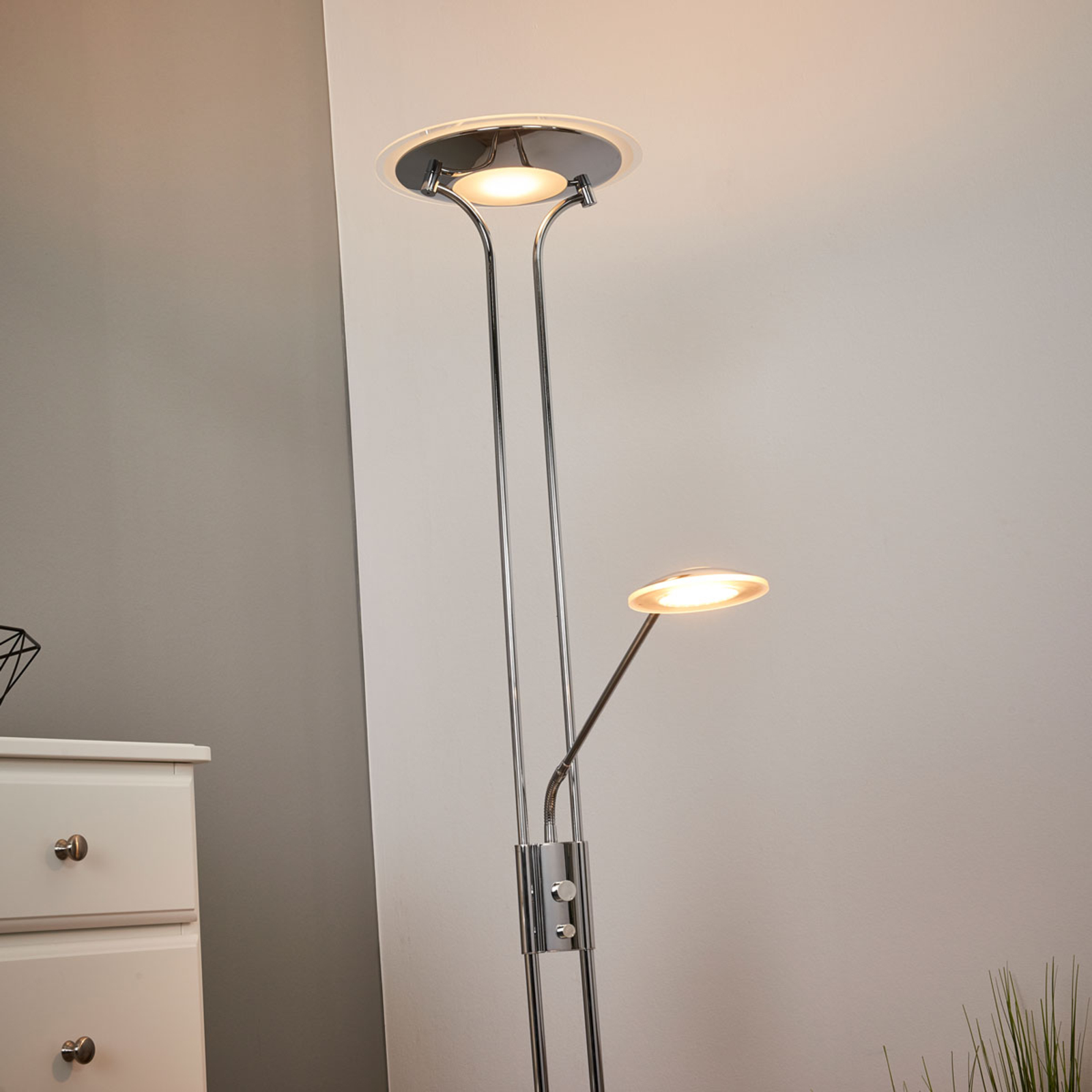 Lampadaire LED Aras avec liseuse, chromé