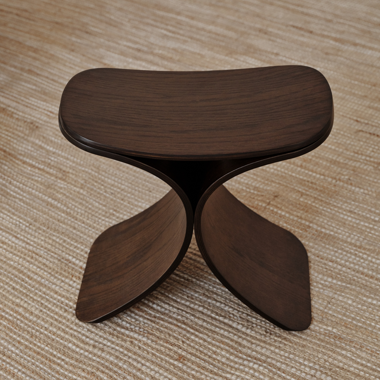 Taboret Luno, ciemne drewno, wysokość 45 cm, dąb – GEJST Taboret Luno, ciemne drewno, wysokość 45 cm, dąb – GEJST