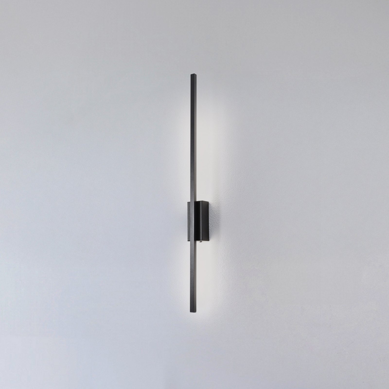 LED-Wandleuchte Flash, schwarz, Höhe 79 cm, Metall 1-flammig