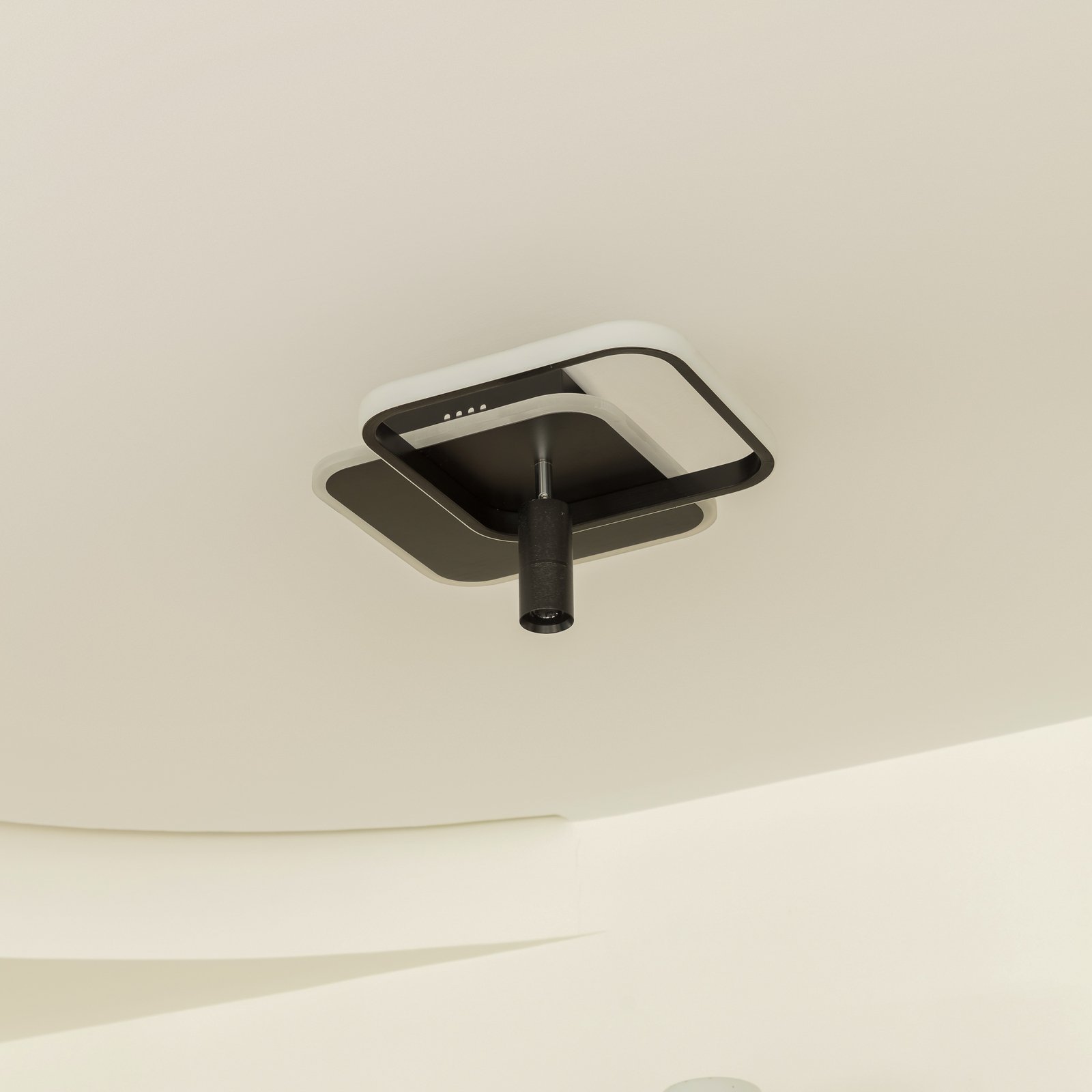 Lucande Tival LED plafondlamp hoekig, 34cm, zwart