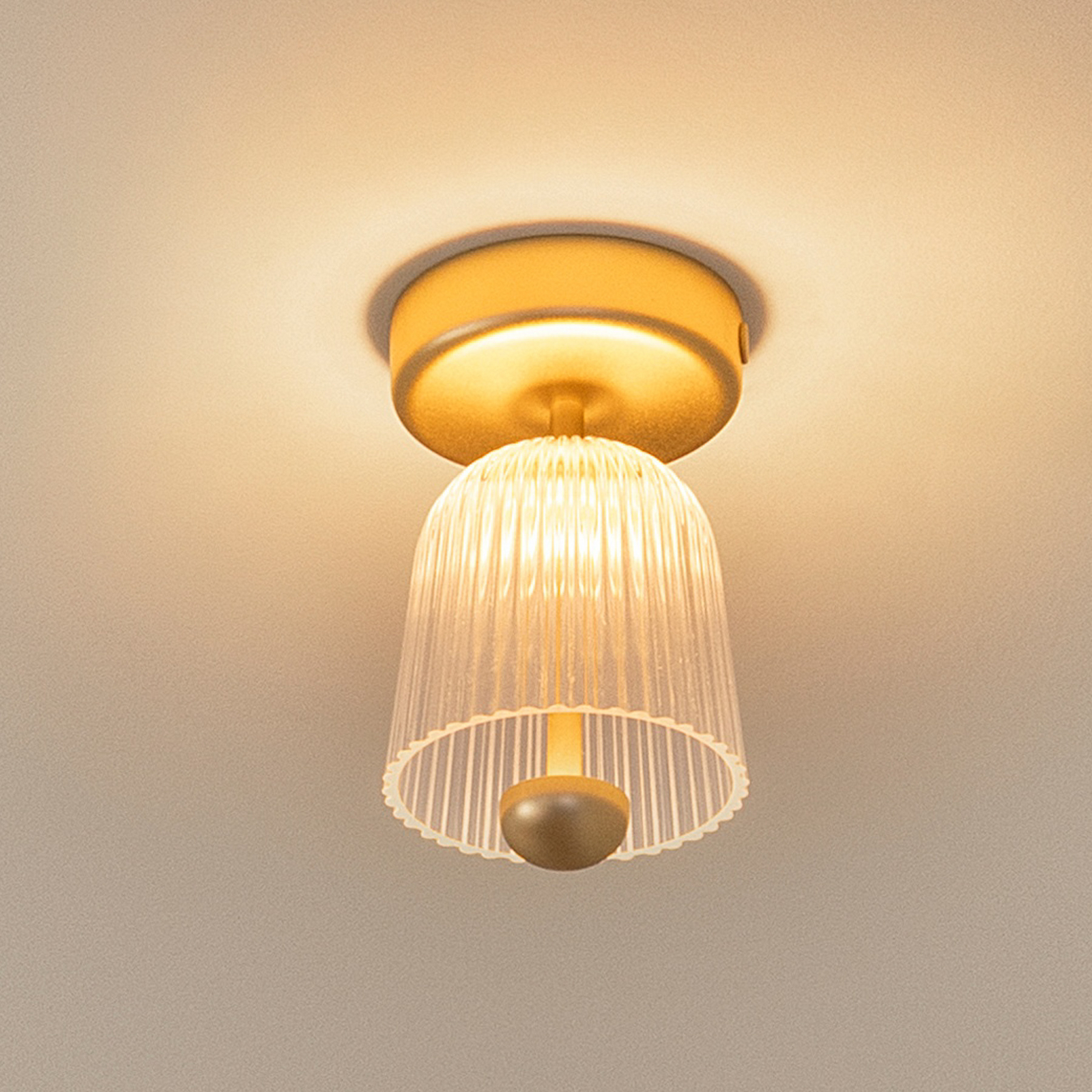 Nuura LED-Deckenlampe Asteea, Ø 12 cm, messingfarben/klar