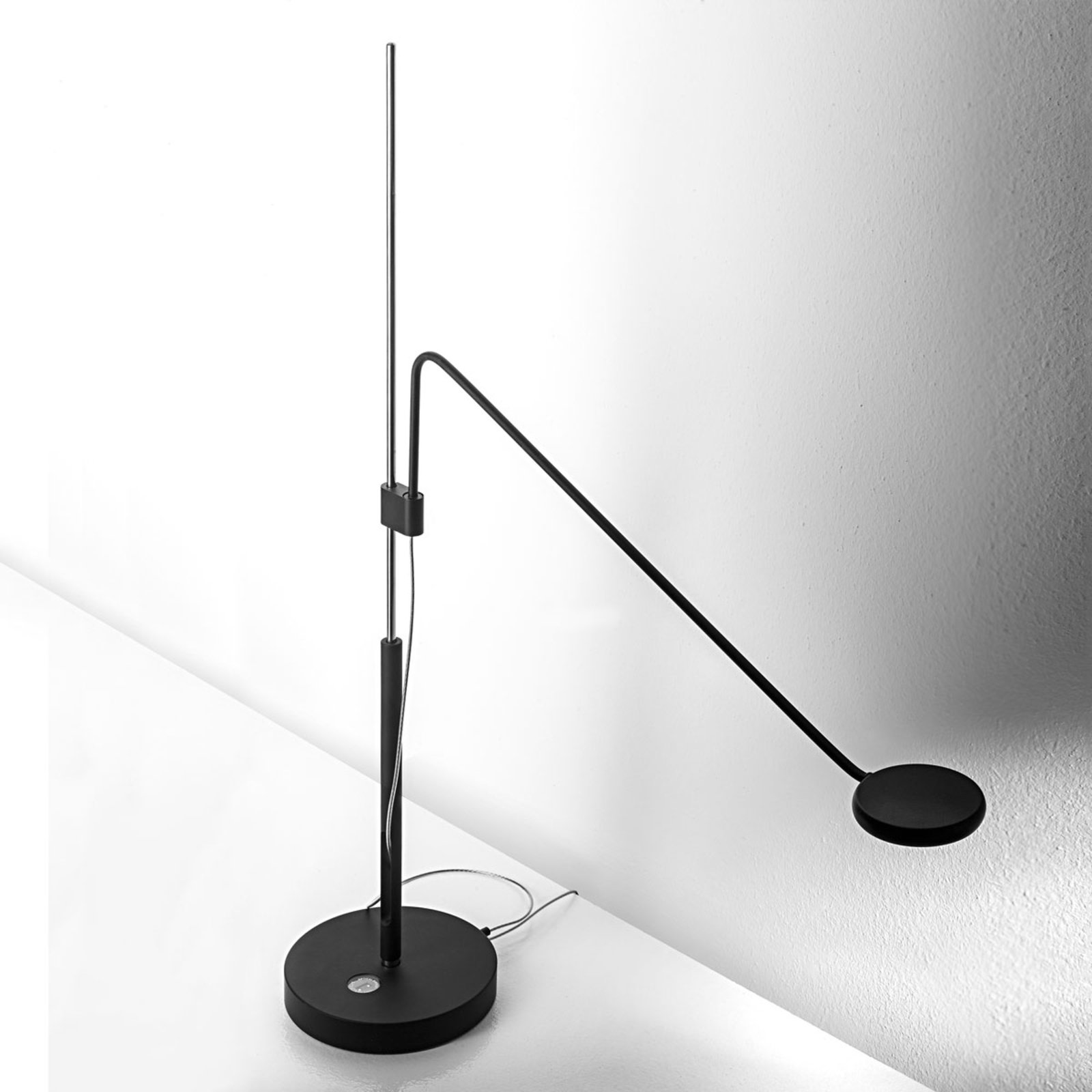ICONE Tecla - elegantní stolní LED lampa