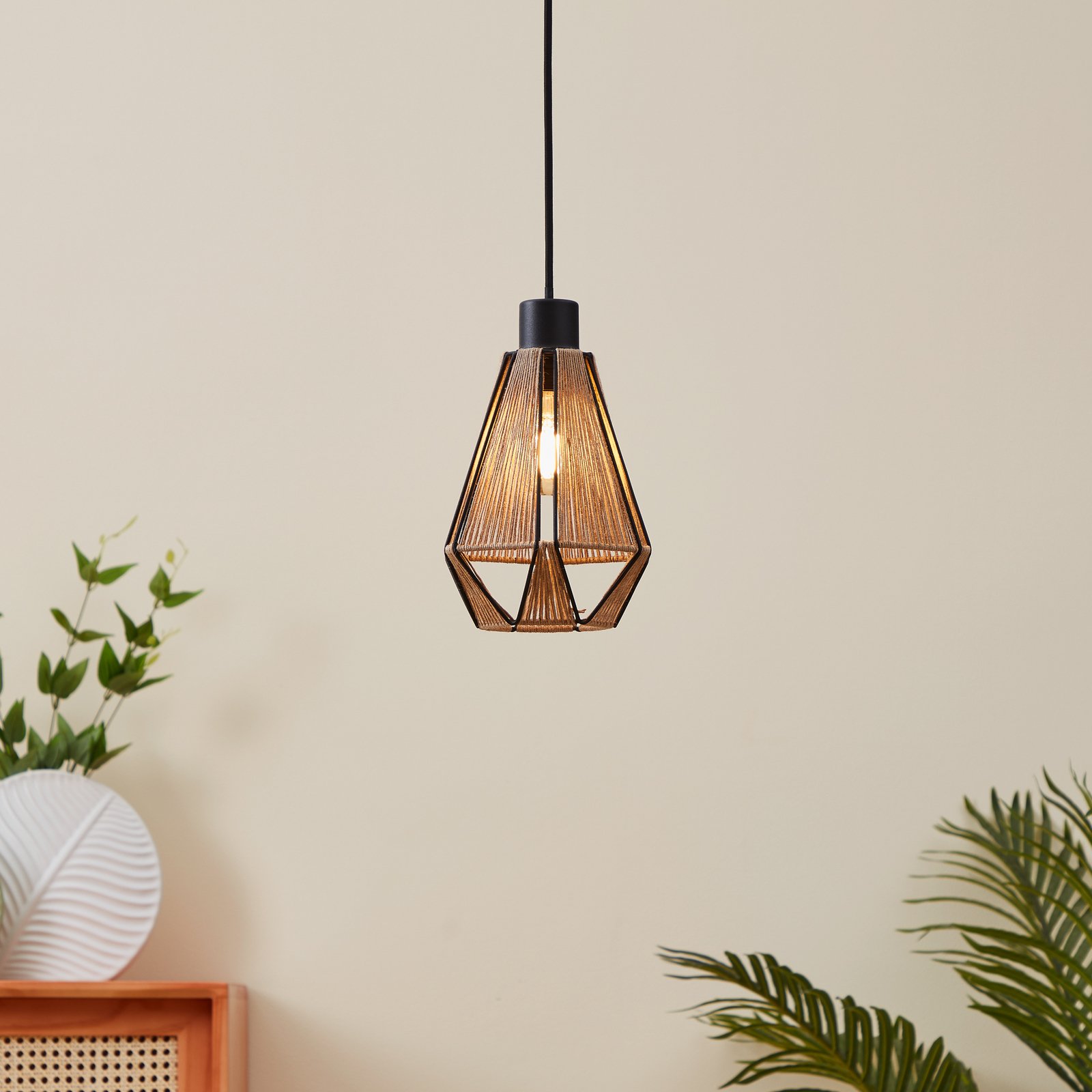 Adwickle rippvalgusti, looduslikust lõngast valmistatud varju Adwickle rippvalgusti, looduslikust lõngast valmistatud varju