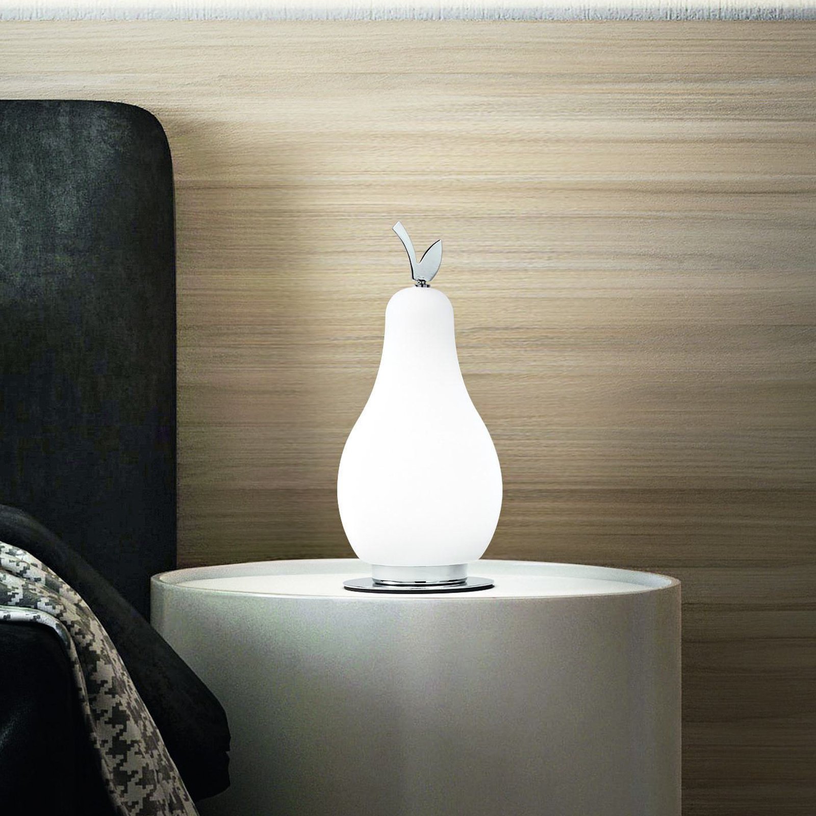 Wilma LED galda lampa, misiņa/balta, spuldzes formas, ar iespēju aptumšot