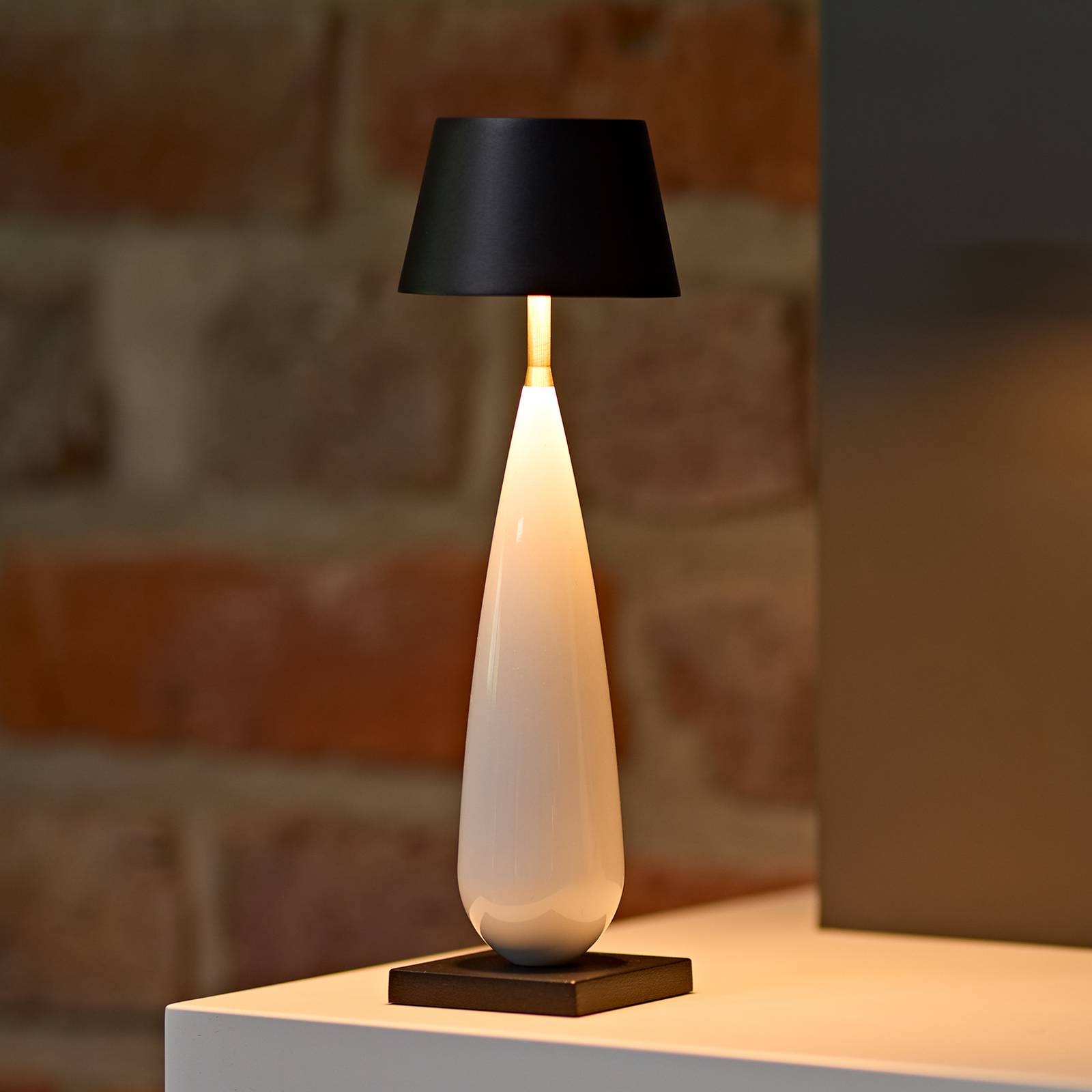 LED-Akkutischlampe Thala, weiß/schwarz, IP65, 24cm, CCT dim. günstig online kaufen