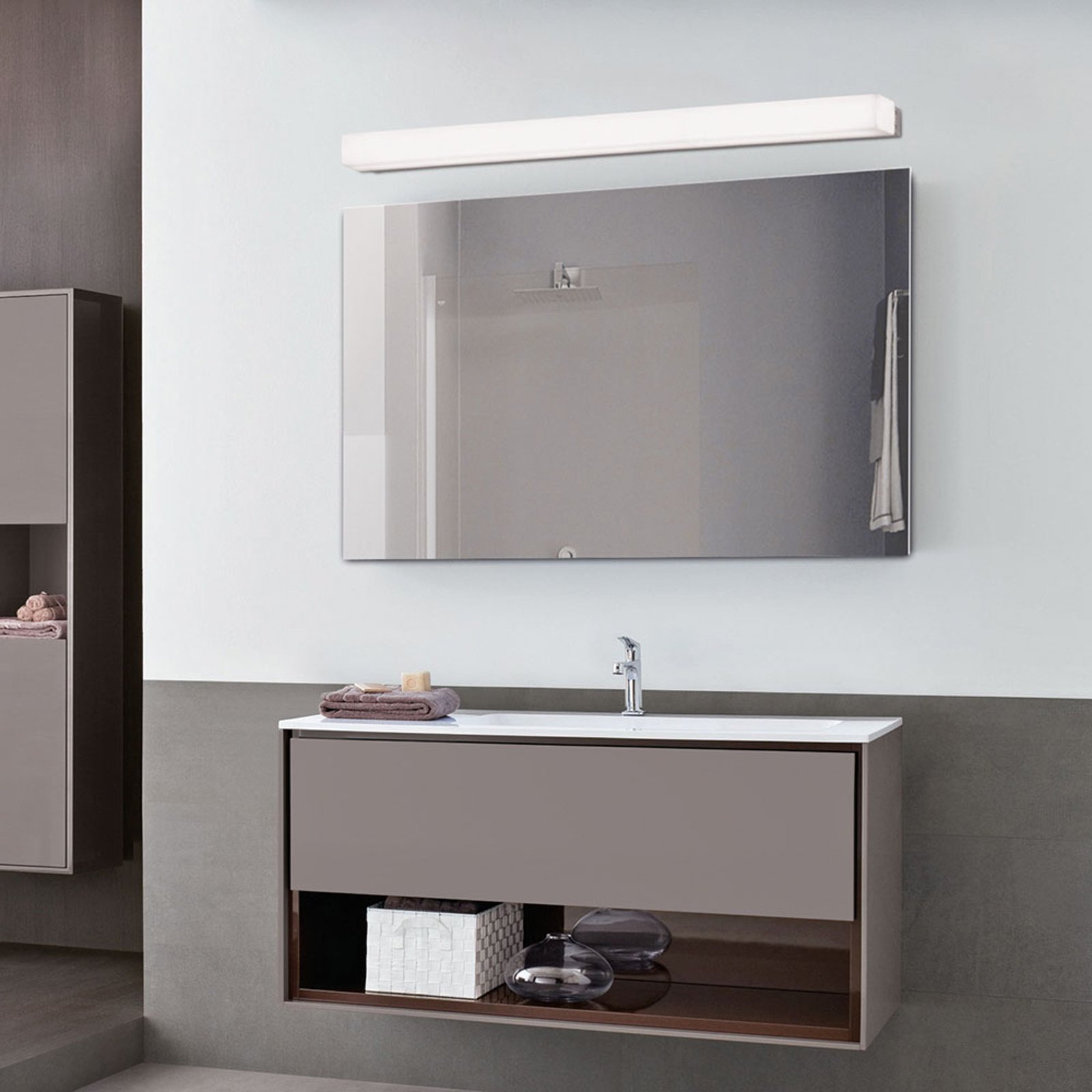 Applique per il bagno a LED Box, 3.000 K, larghezza 89 cm