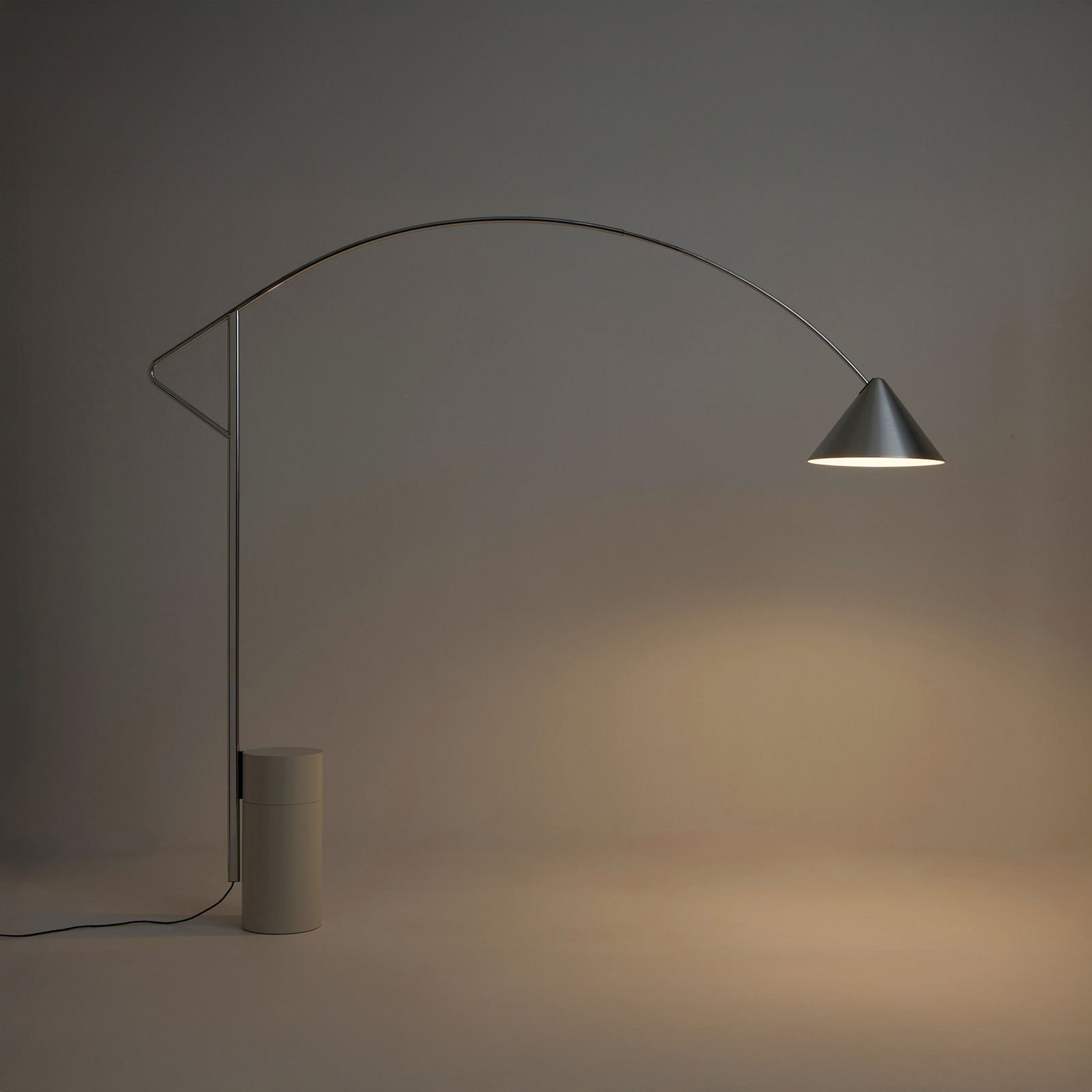 Compass gulvlampe, aluminium, højde 217 cm, E27 - HAY Compass gulvlampe, aluminium, højde 217 cm, E27 - HAY