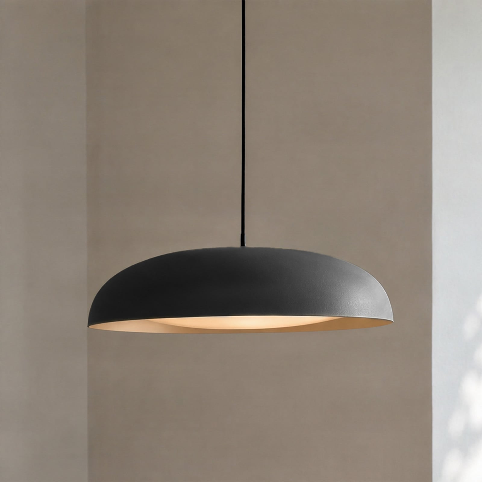 Florie LED-hengelampe, svart, metall, Ø 40 cm – Lindby - Spisestue - Moderne - Med en lyskilde