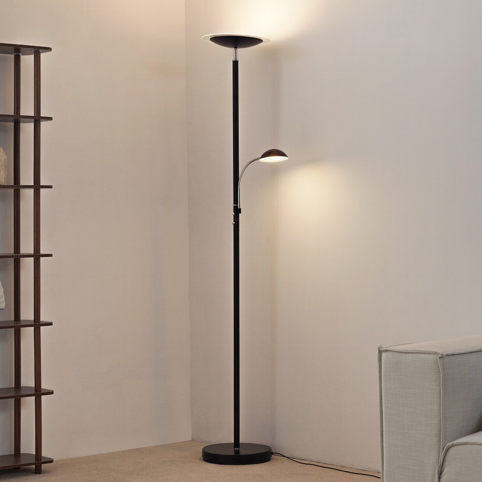 Lindby Lámpara LED de pie Malea, 180 cm, negra, brazo de lectura