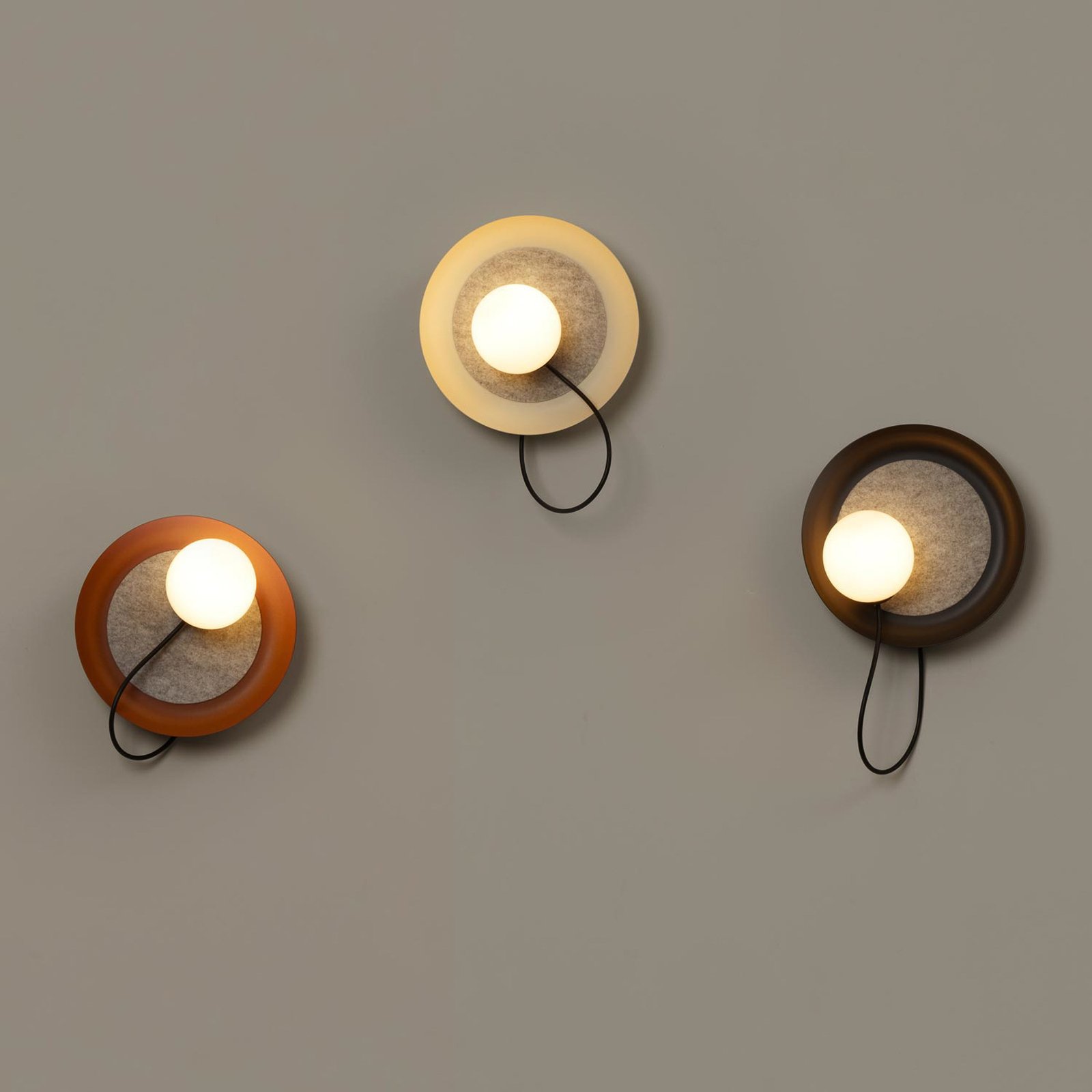 Milan Wire væglampe Ø 24 cm, minkfarvet