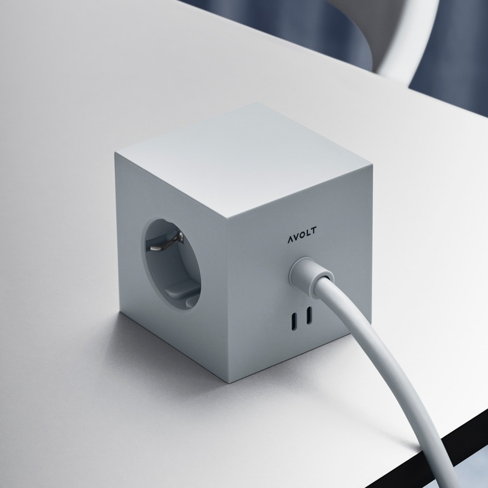 SQUARE 1 stikkontakt, grå, 3x Schuko, 2x USB, 3 m kabel – AVOLT SQUARE 1 stikkontakt, grå, 3x Schuko, 2x USB, 3 m kabel – AVOLT