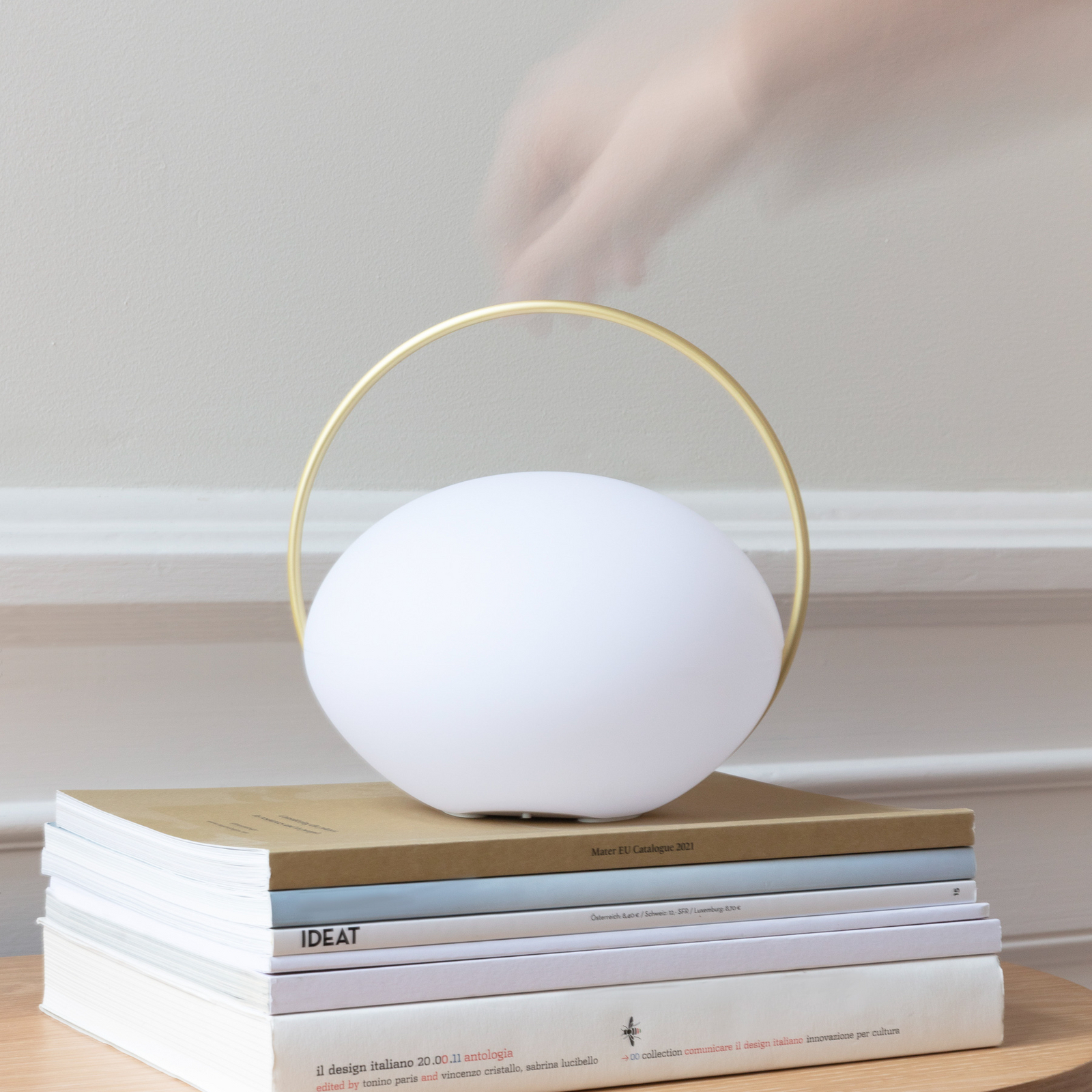 Orbit LED rechargeable table lamp, white/brass, IP44 CCT - UMAGE