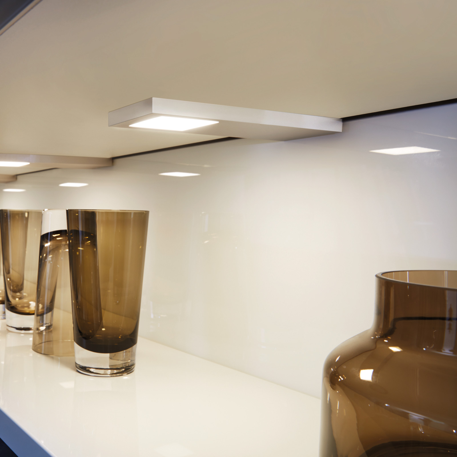 LED Slim-Pad F under-cabinet lamp with dimmer