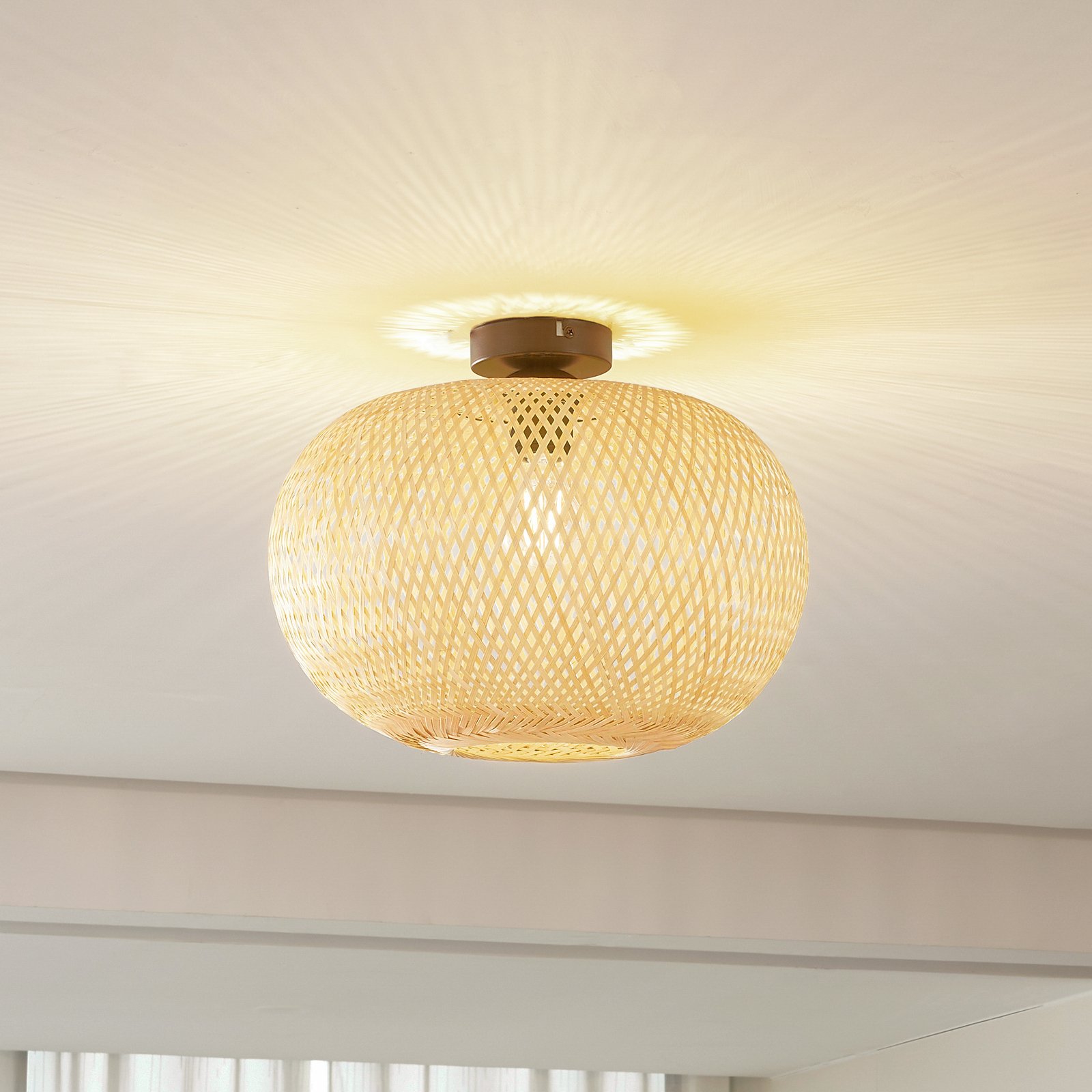 Lindby loftlampe Kessia, naturlig bambus, Ø 40 cm