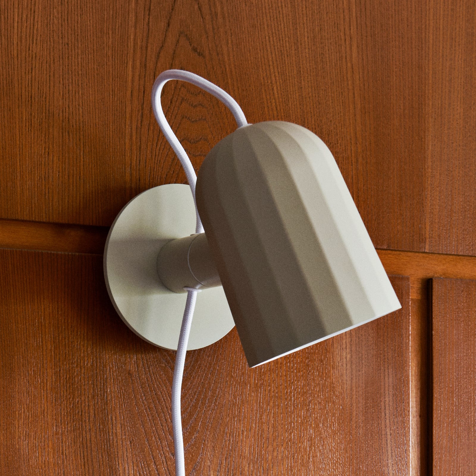 Noc wall light, beige, UK plug, aluminium, adjustable - HAY Noc wall light, beige, UK plug, aluminium, adjustable - HAY