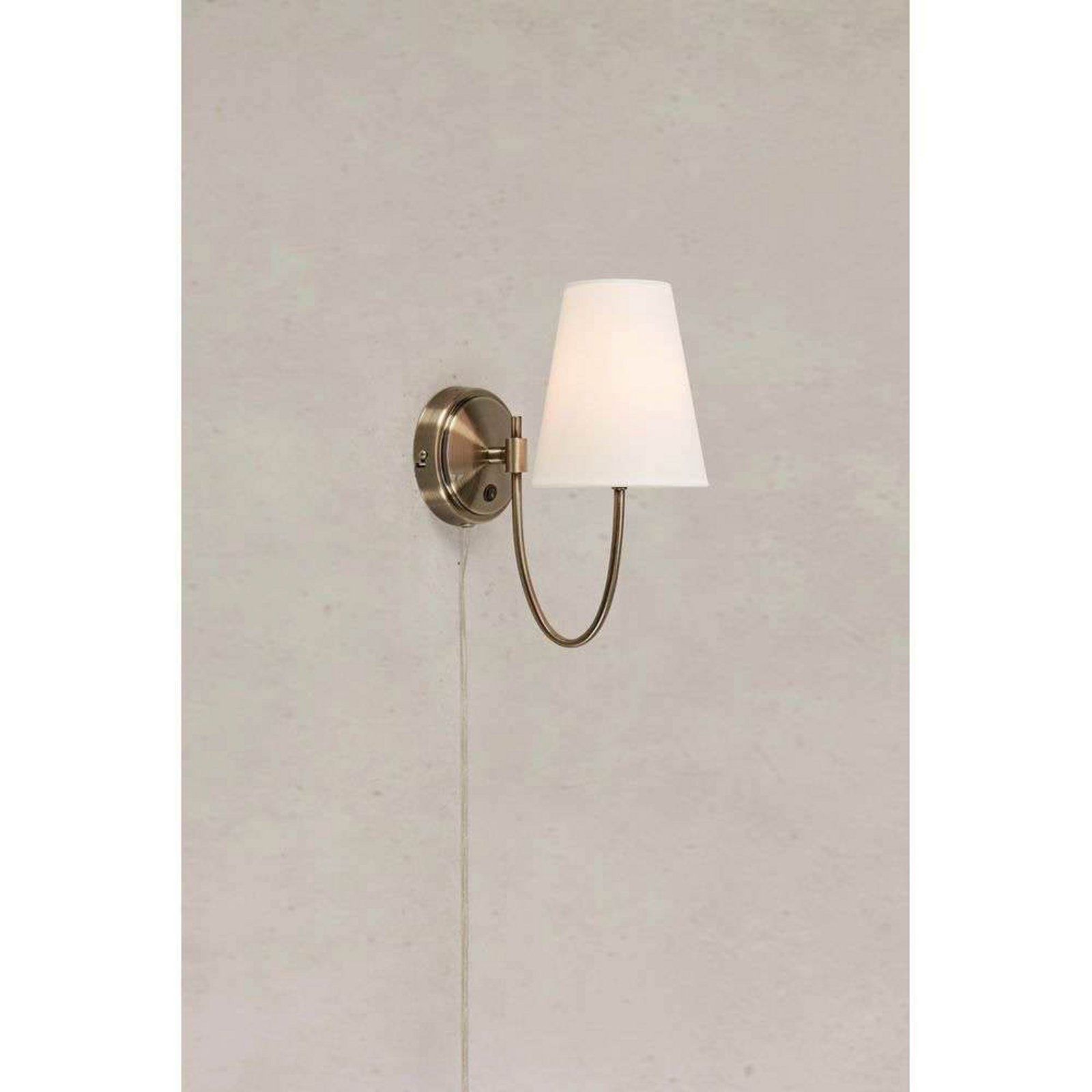 Amar Væglampe Off-White/Antique Brass - Markslöjd