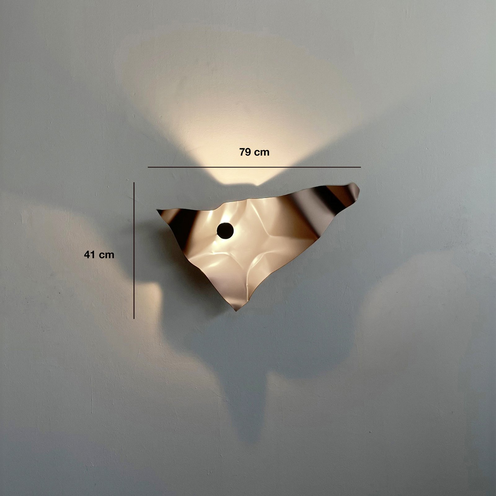 Knikerboker LED wall lamp Zona d'ombra, cream, 79 cm