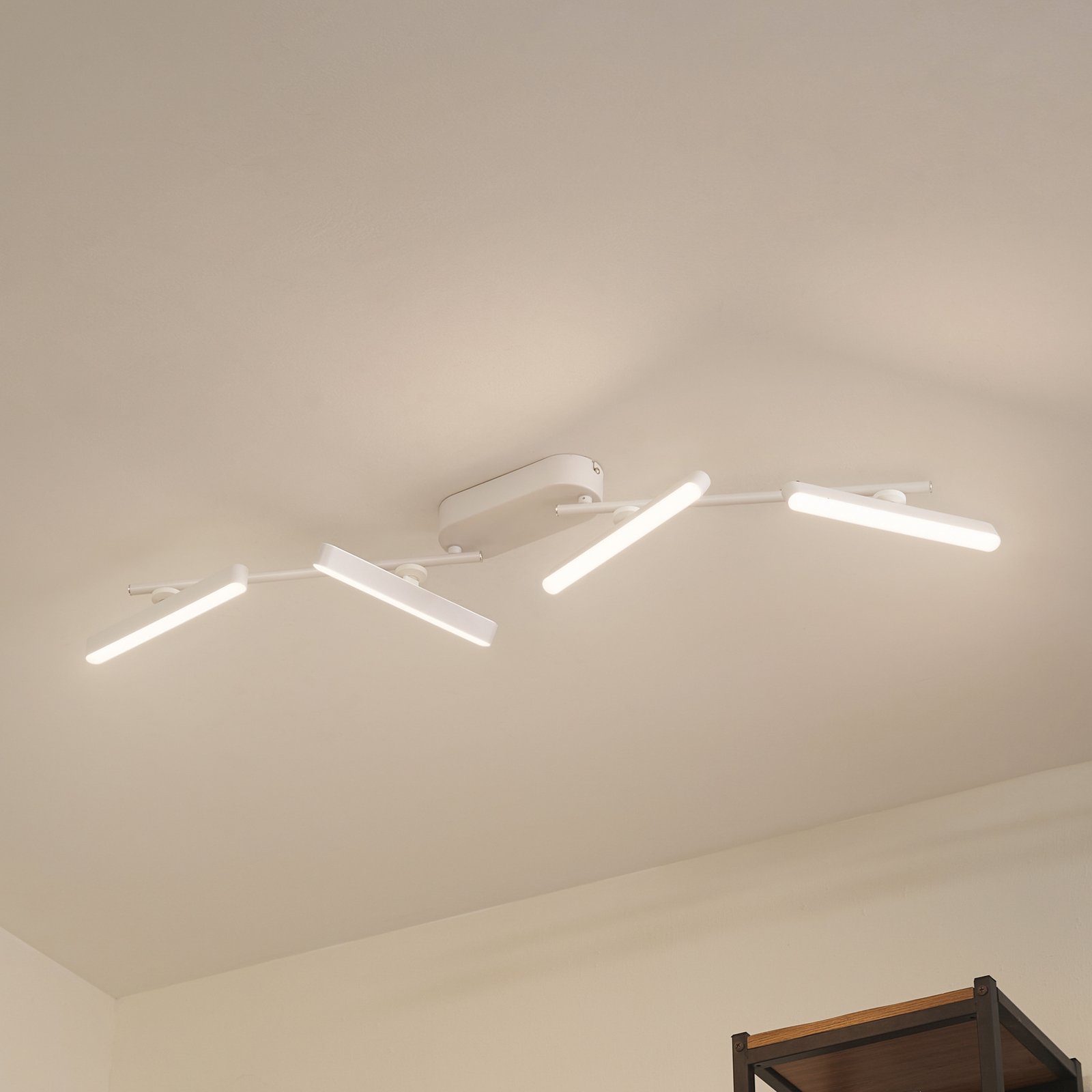 Lindby LED reflektor Eldrin, bílý, 4 světla, světelný pásek