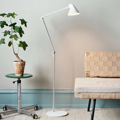 Louis Poulsen NJP piantana LED 2.700 K bianco