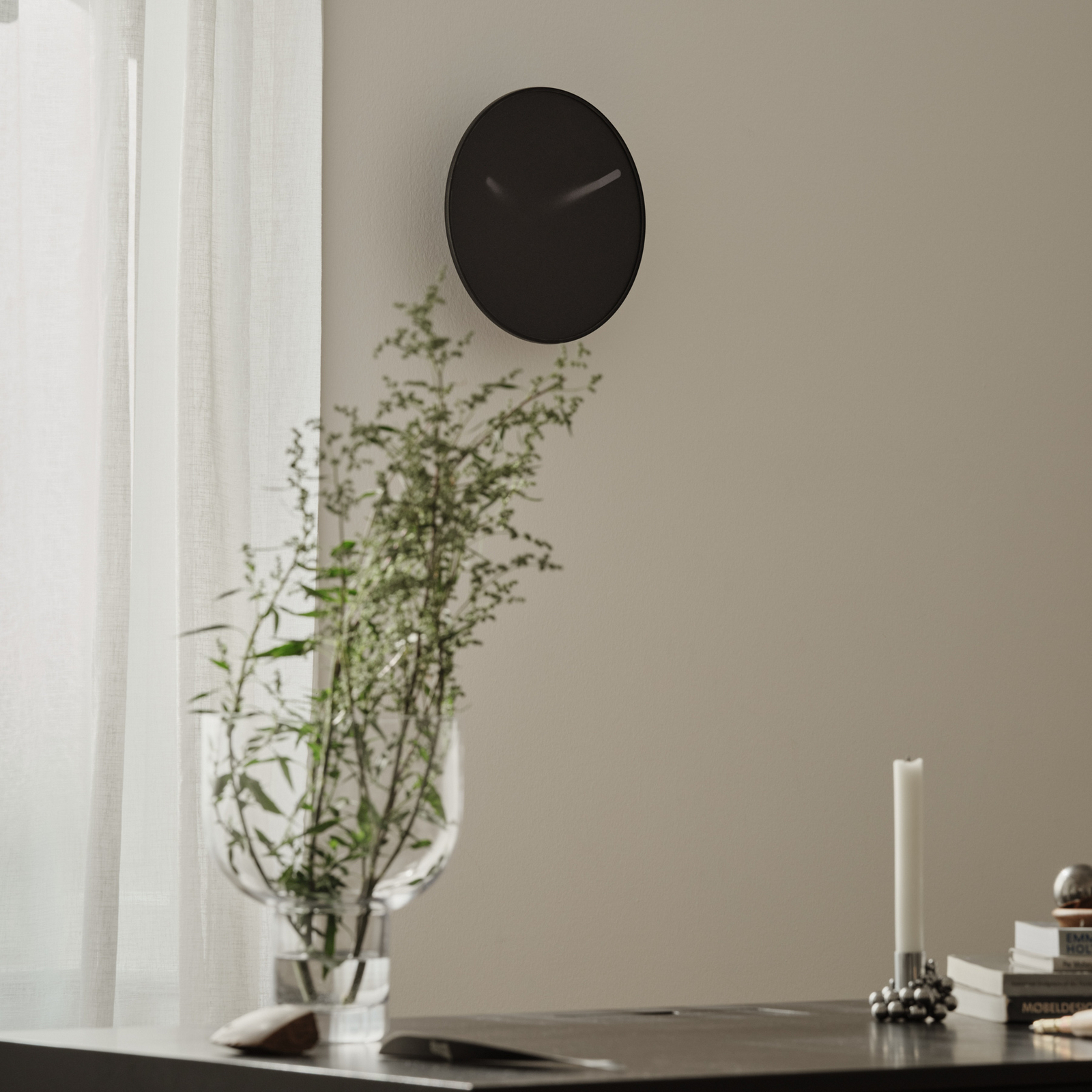Reloj de pared Momentt, negro, Ø 30 cm, acero - GEJST Reloj de pared Momentt, negro, Ø 30 cm, acero - GEJST