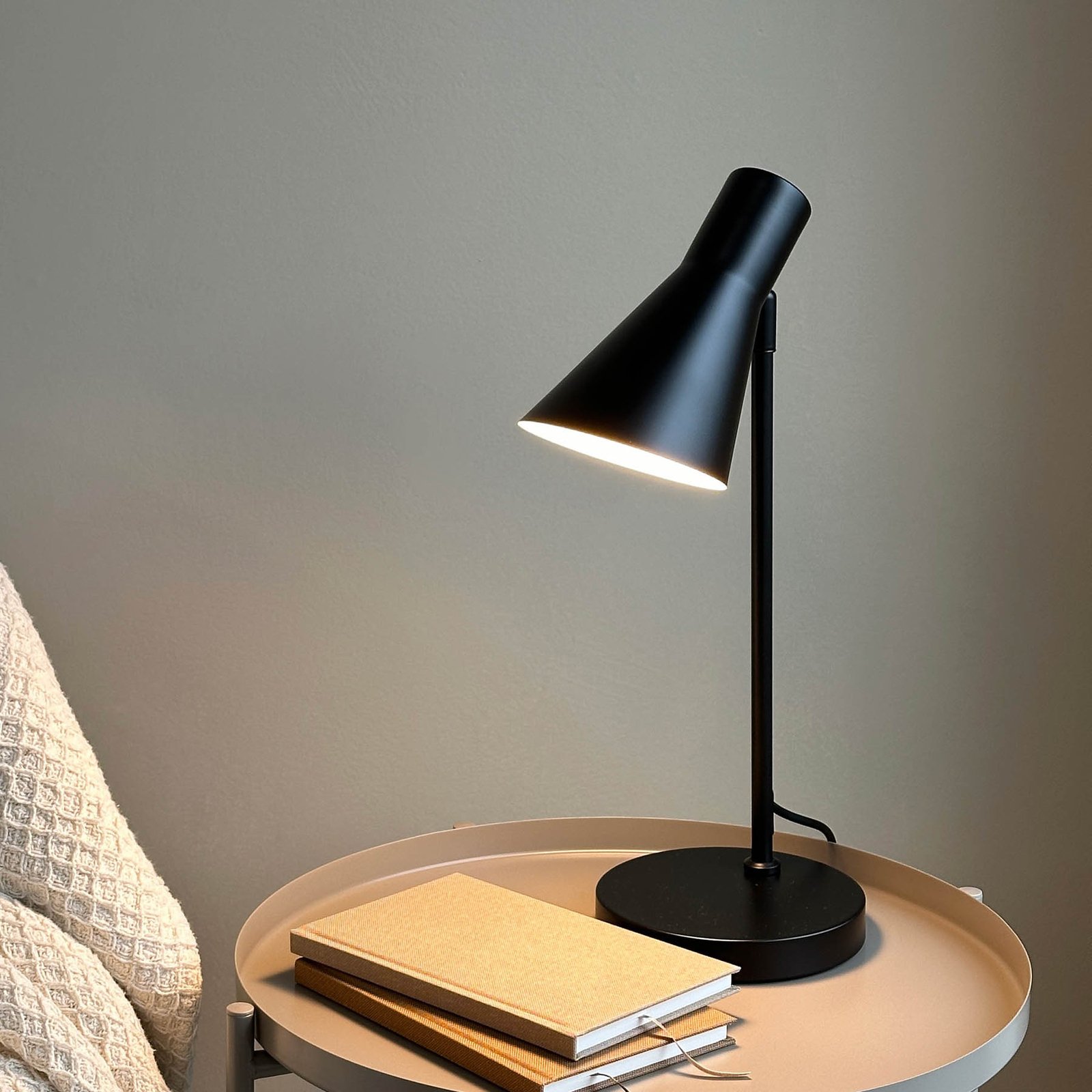 Stolná lampa Dyberg Larsen DL12, čierna, výška 44,5 cm, kov