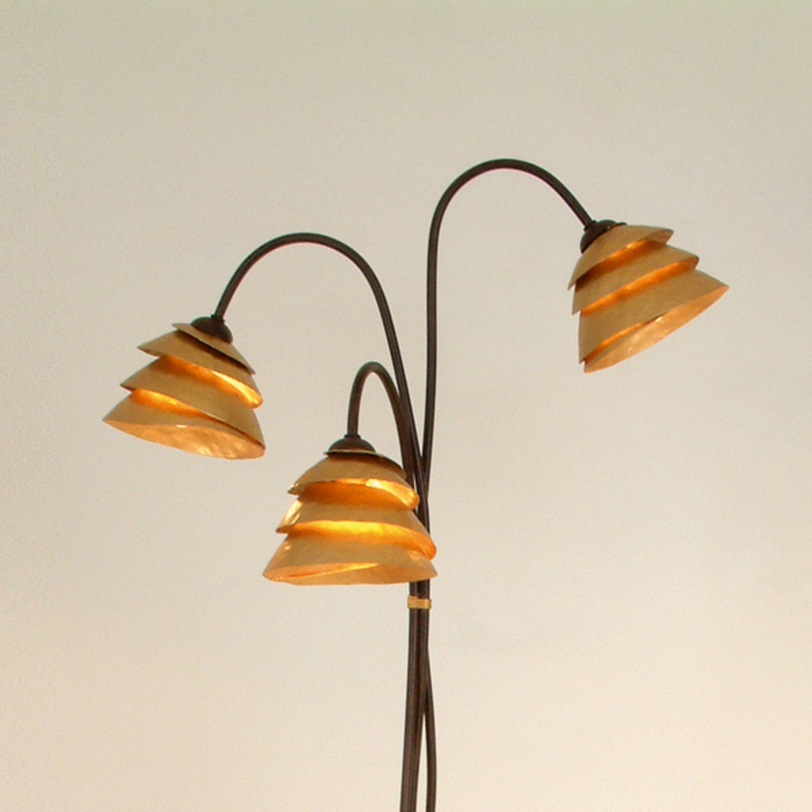 Impressionant lampadaire SNAIL 3 amp. brun et doré