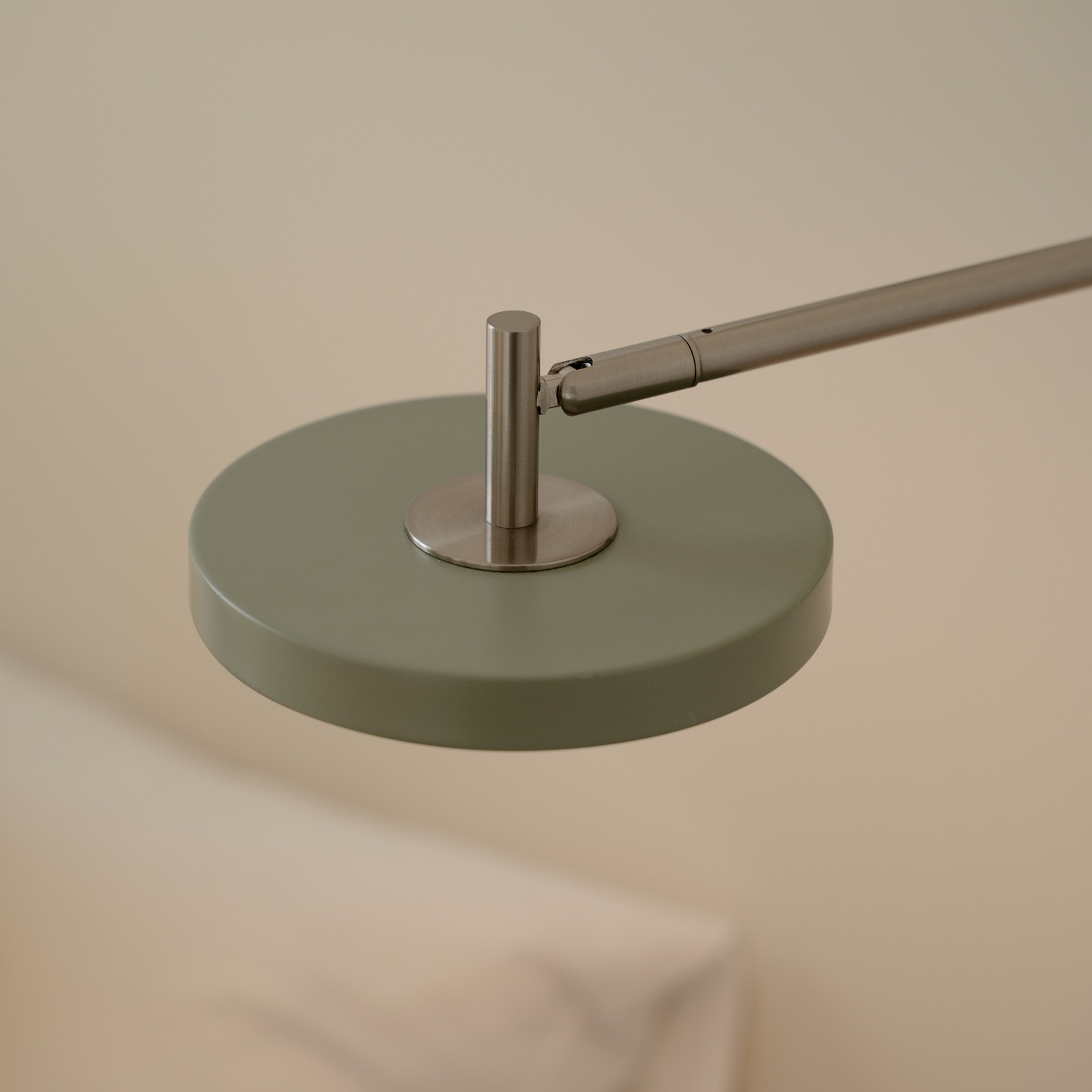 Aplică de perete cu LED UMAGE Asteria Long verde măslin oțel cu cablare - dormitor - Design - Metal